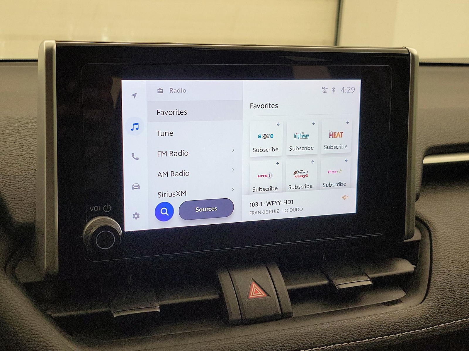 2024 Toyota RAV4 XLE - Photo 16