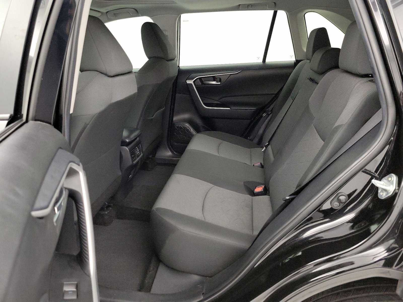 2024 Toyota RAV4 XLE - Photo 21