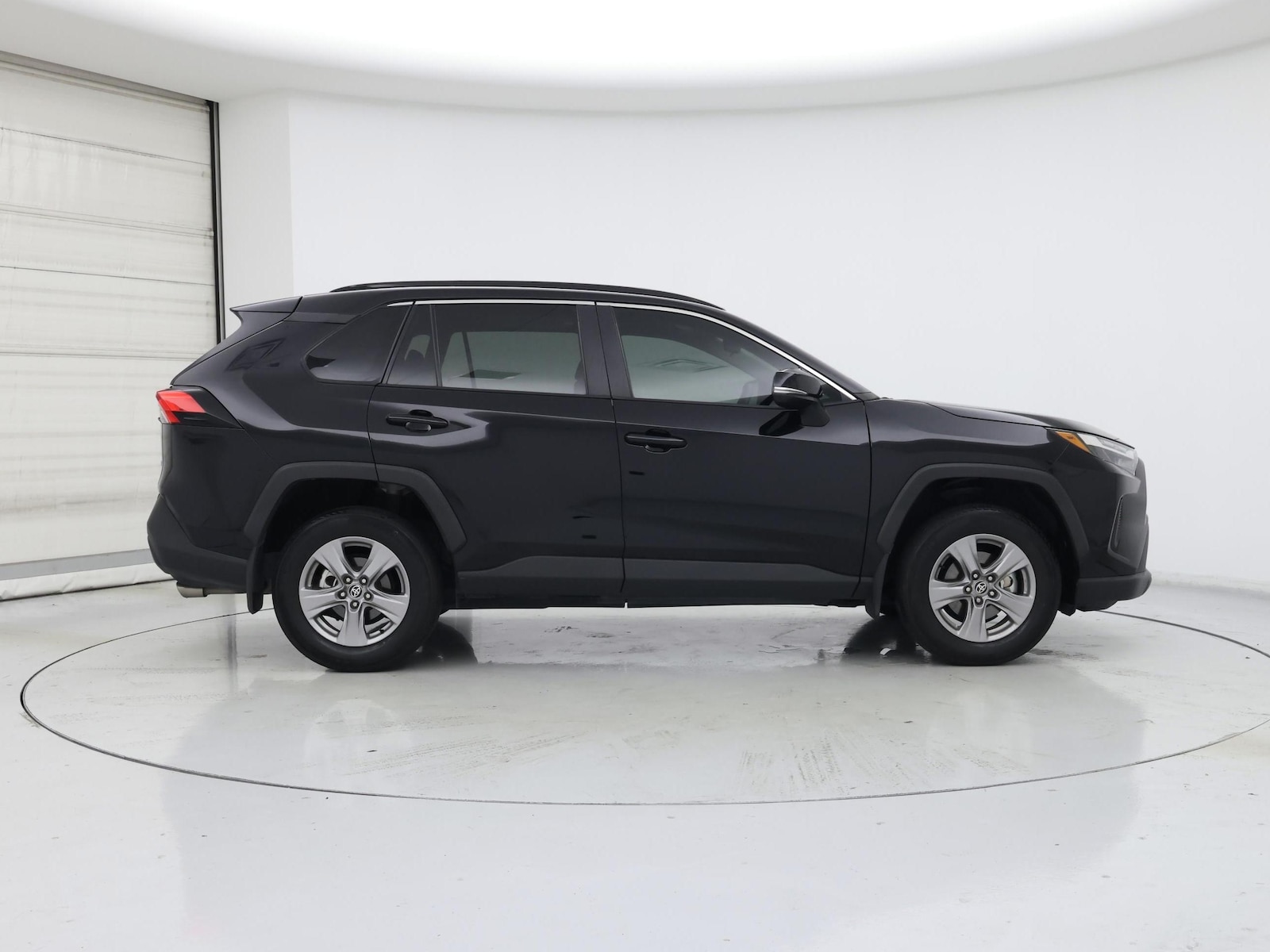 2024 Toyota RAV4 XLE - Photo 8