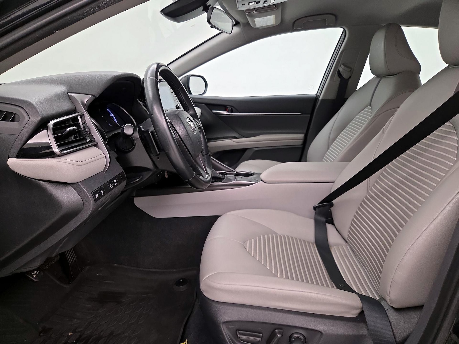 Power Seat(s) & Side Airbags