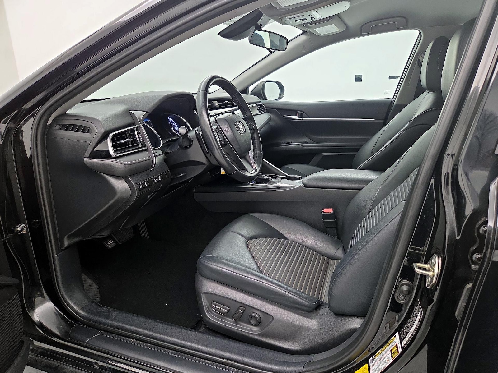 Power Seat(s) & Side Airbags