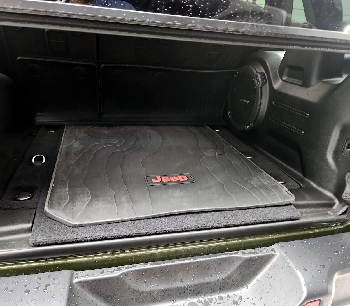 Trunk/Cargo (Seats Up)