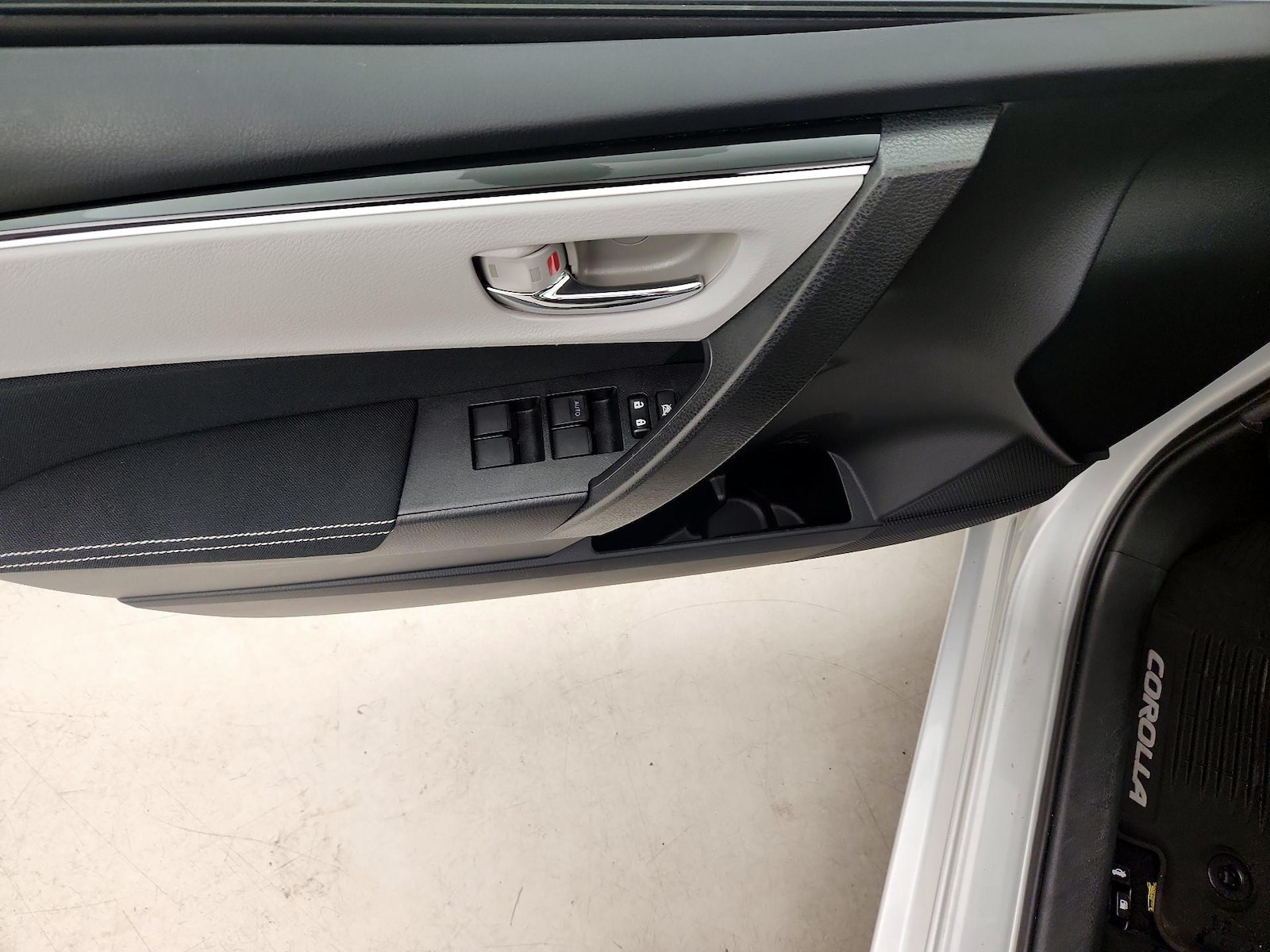 2018 Toyota Corolla LE - Photo 11