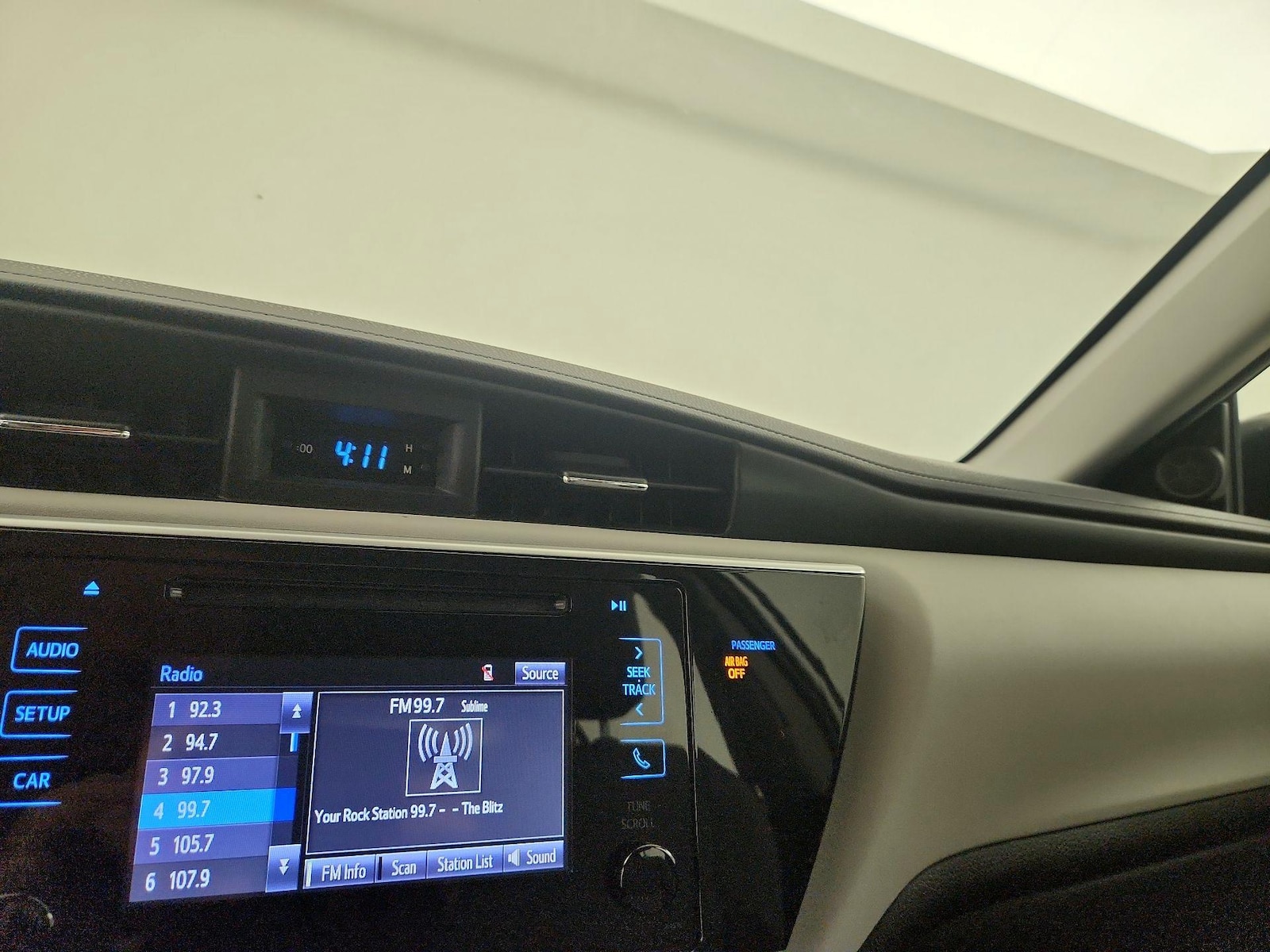 2018 Toyota Corolla LE - Photo 14
