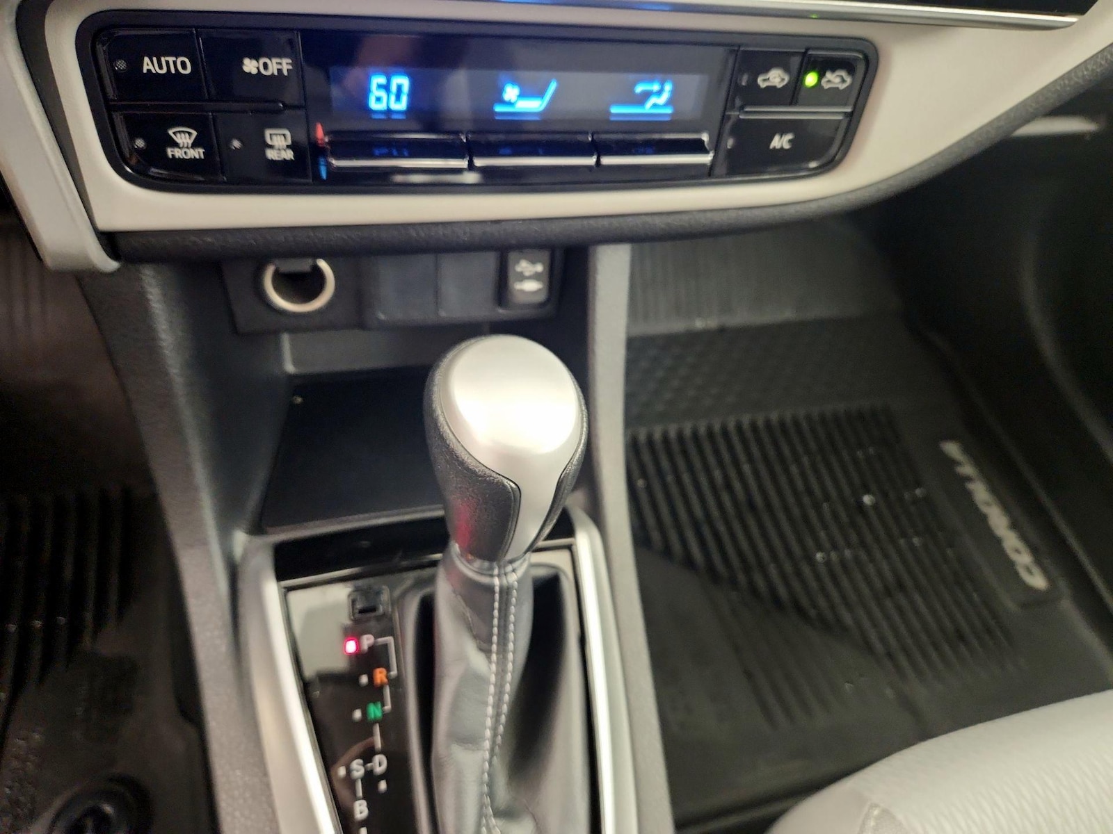 2018 Toyota Corolla LE - Photo 15