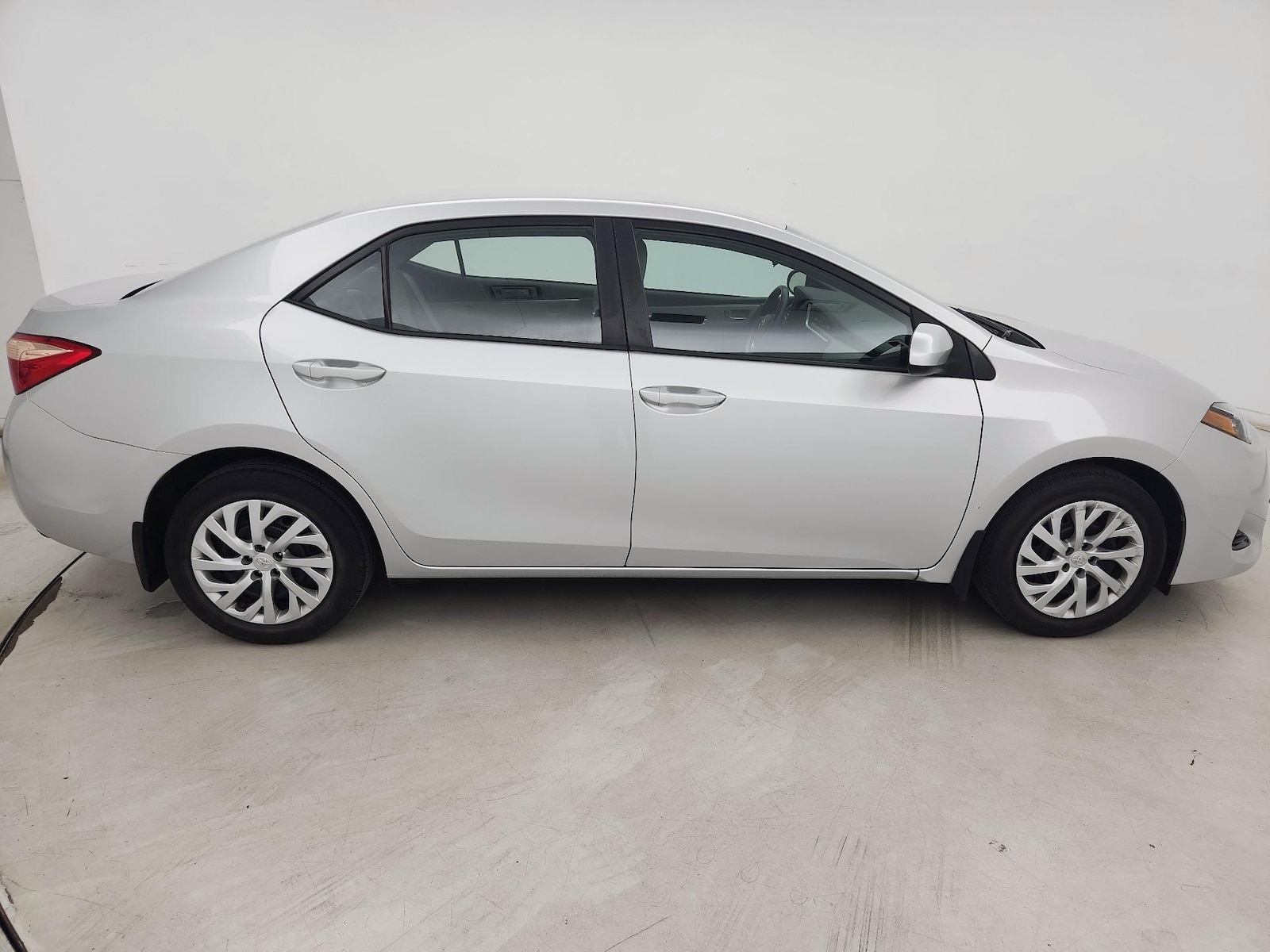 2018 Toyota Corolla LE - Photo 4