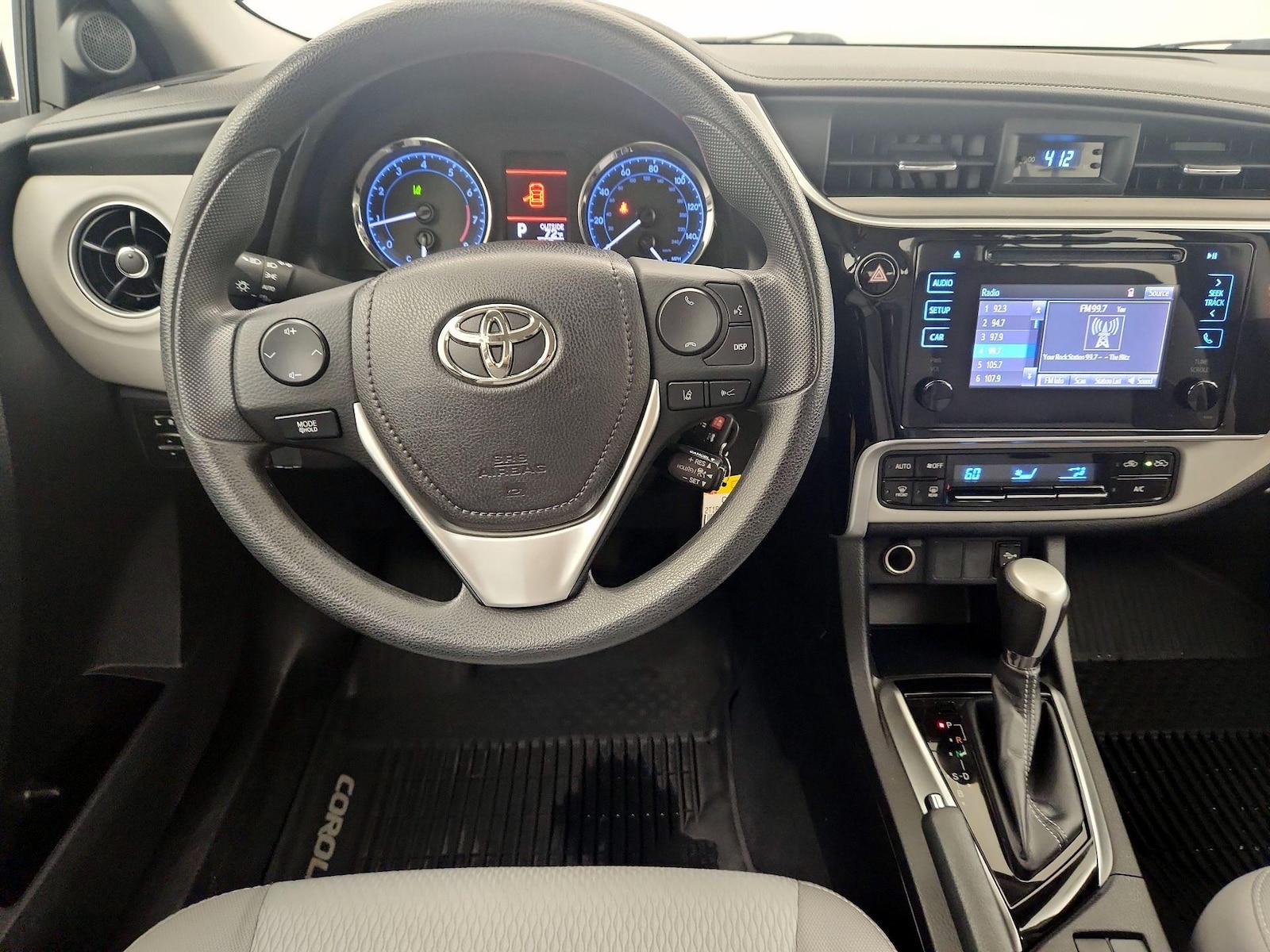 2018 Toyota Corolla LE - Photo 9