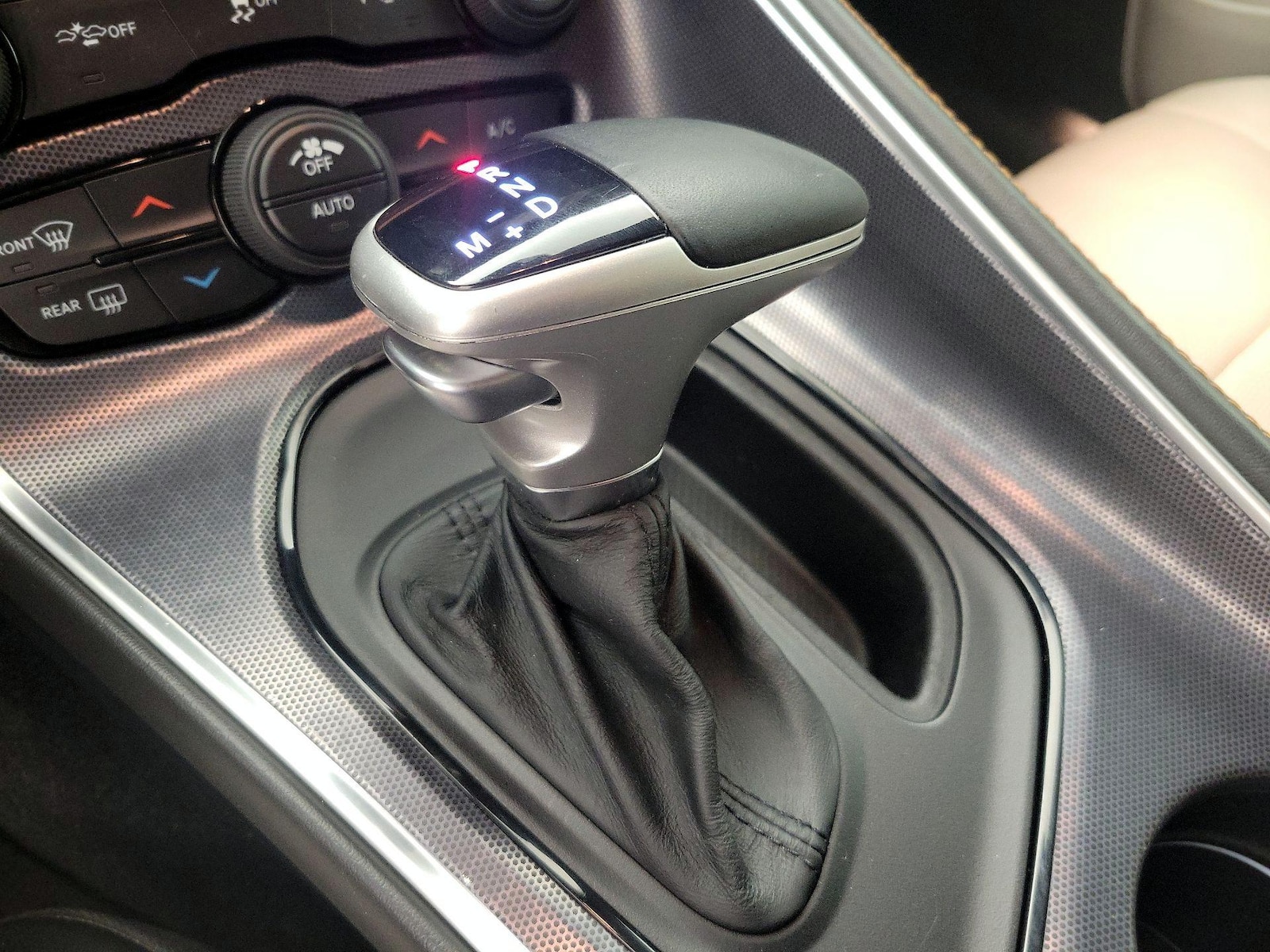 2015 Dodge Challenger R/T - Photo 19