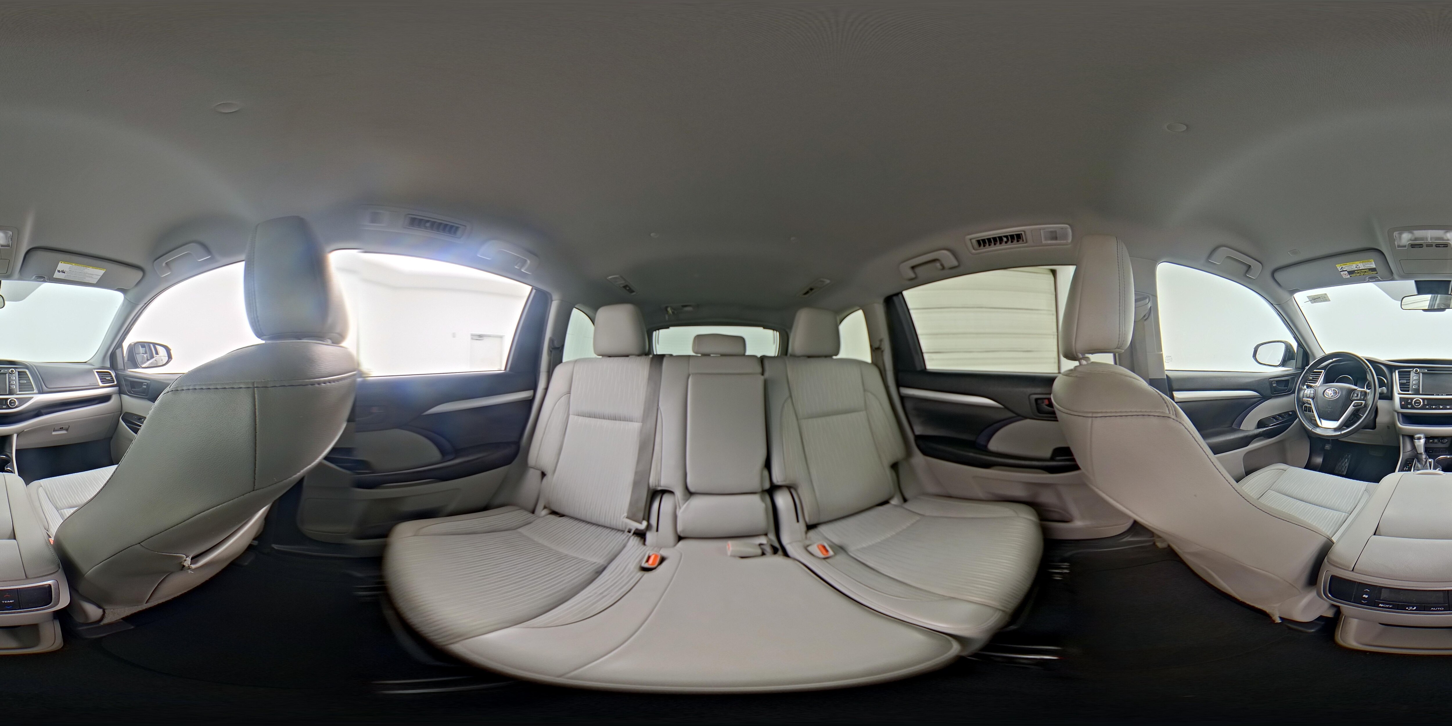 2019 Toyota Highlander LE Plus - Photo 25