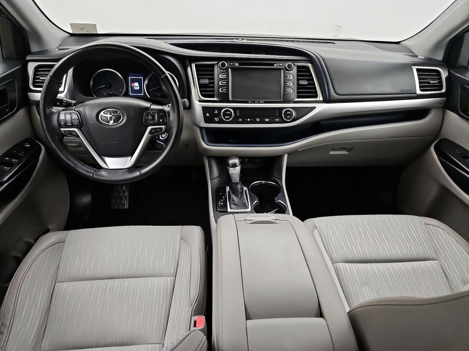 2019 Toyota Highlander LE Plus - Photo 10
