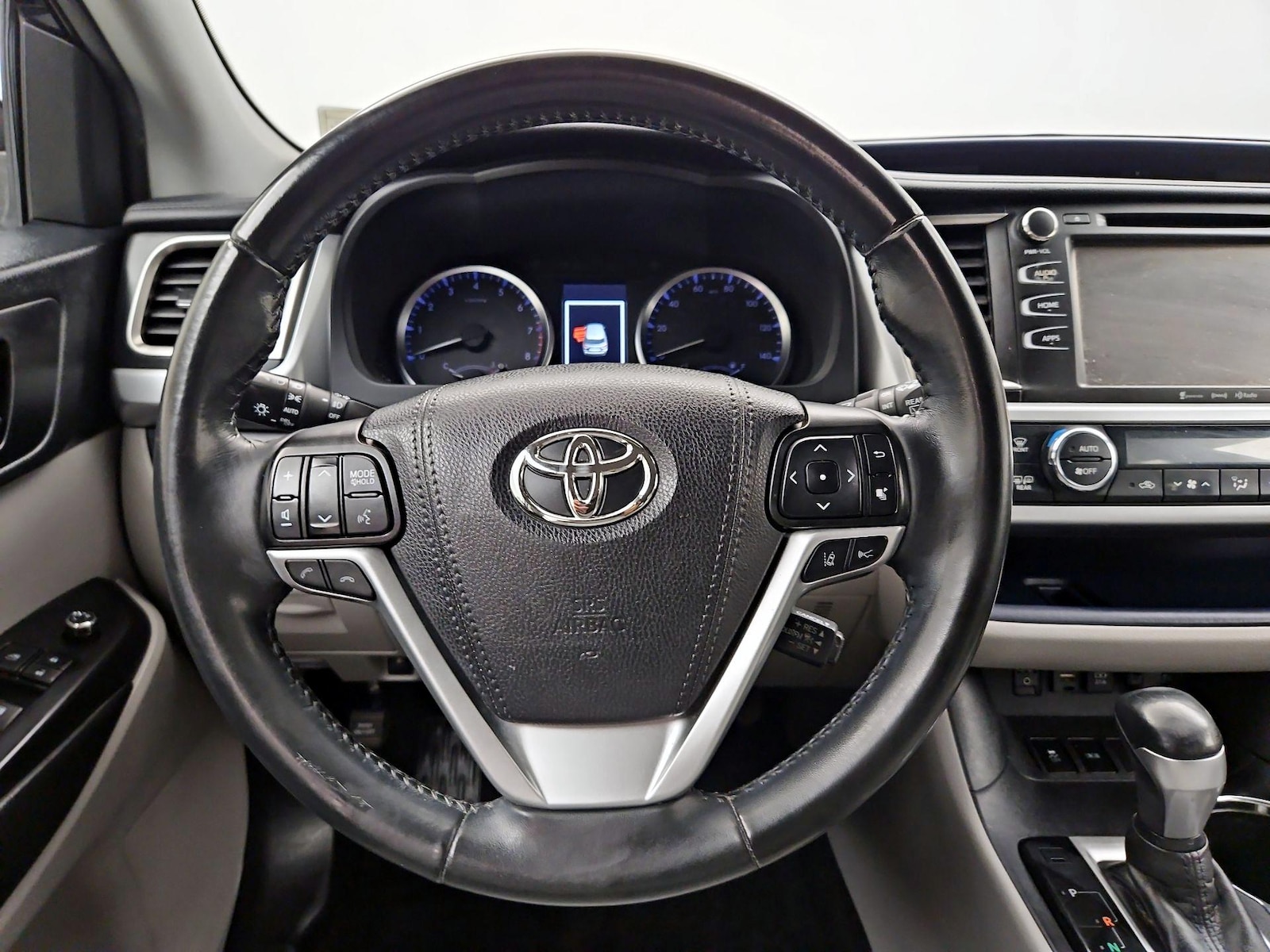 2019 Toyota Highlander LE Plus - Photo 11