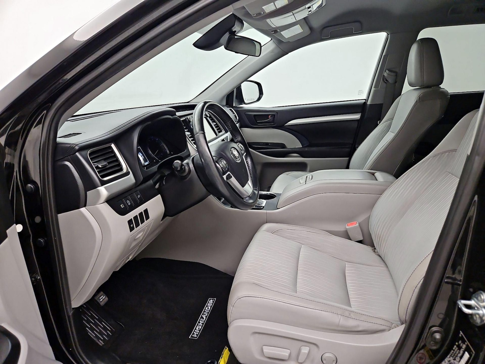 2019 Toyota Highlander LE Plus - Photo 12