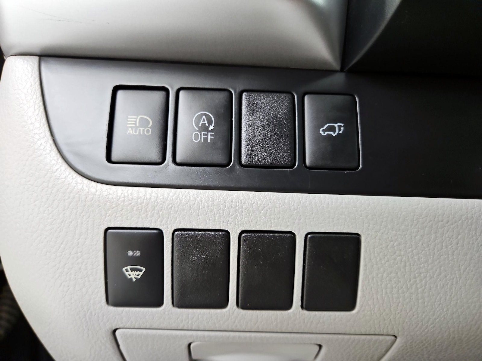 2019 Toyota Highlander LE Plus - Photo 14