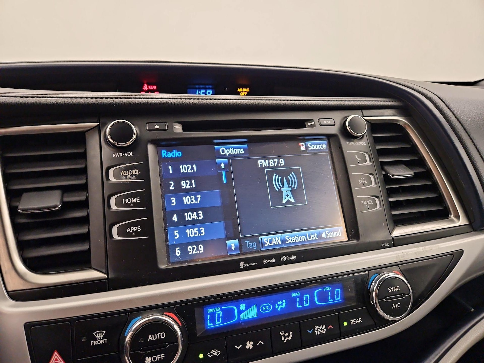 2019 Toyota Highlander LE Plus - Photo 16