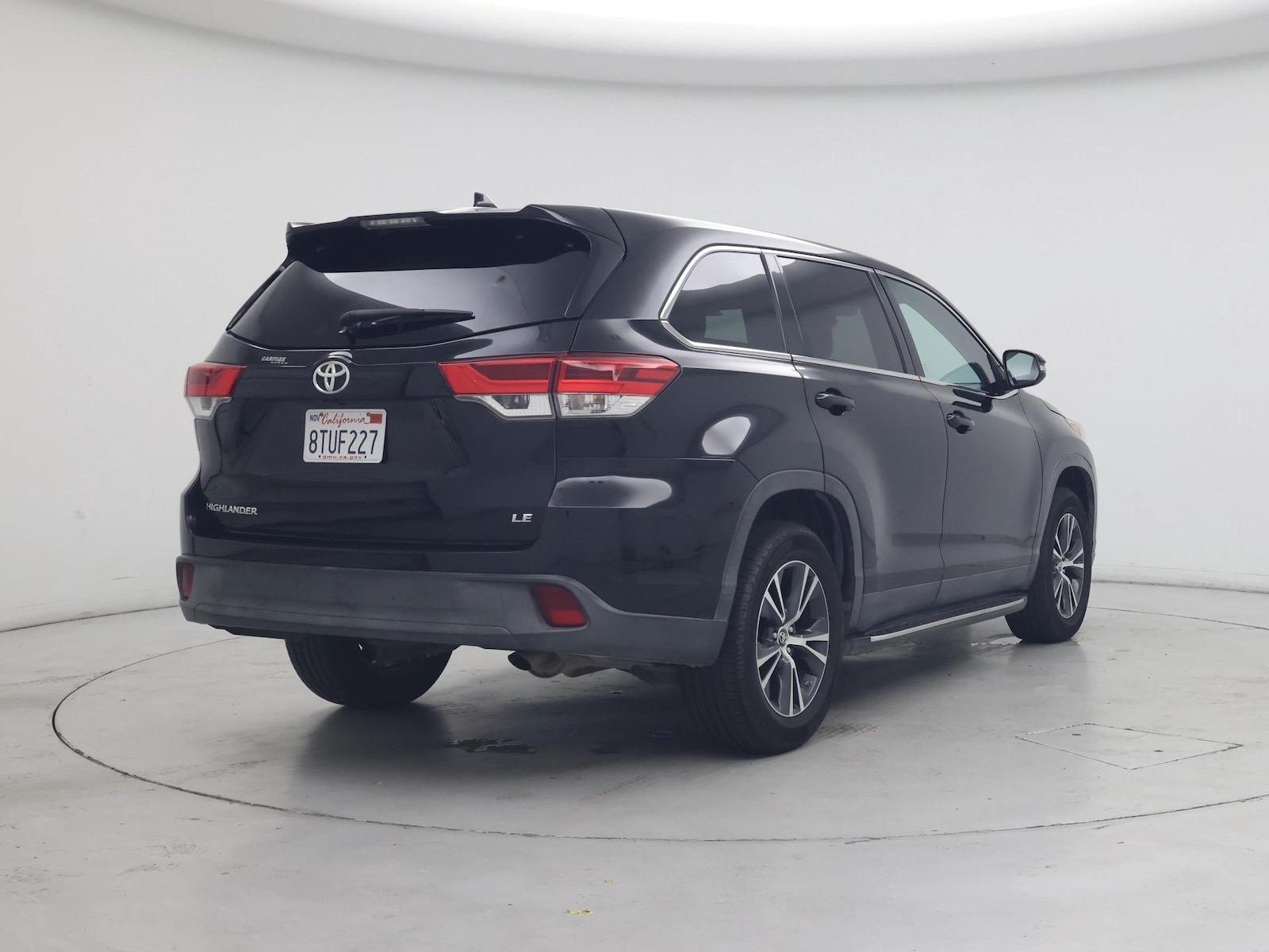 2019 Toyota Highlander LE Plus - Photo 9