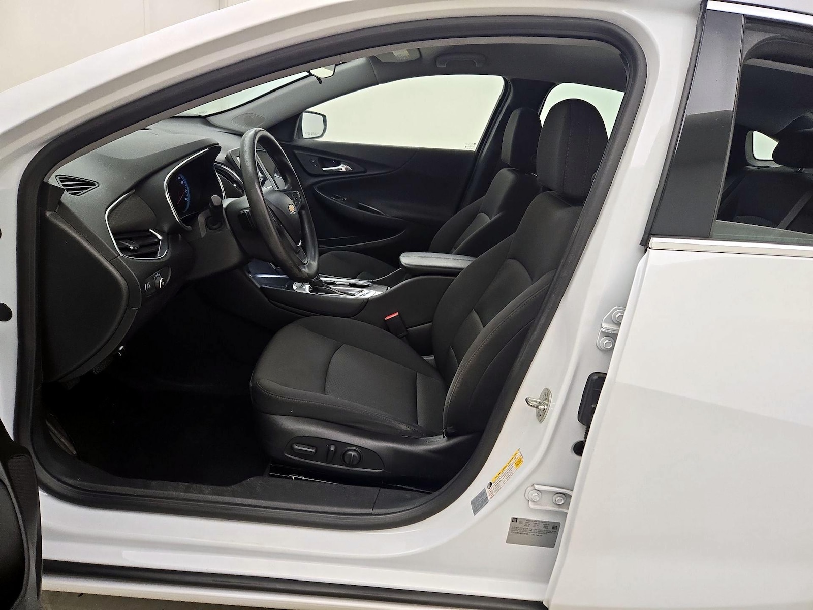 Power Seat(s) & Side Airbags