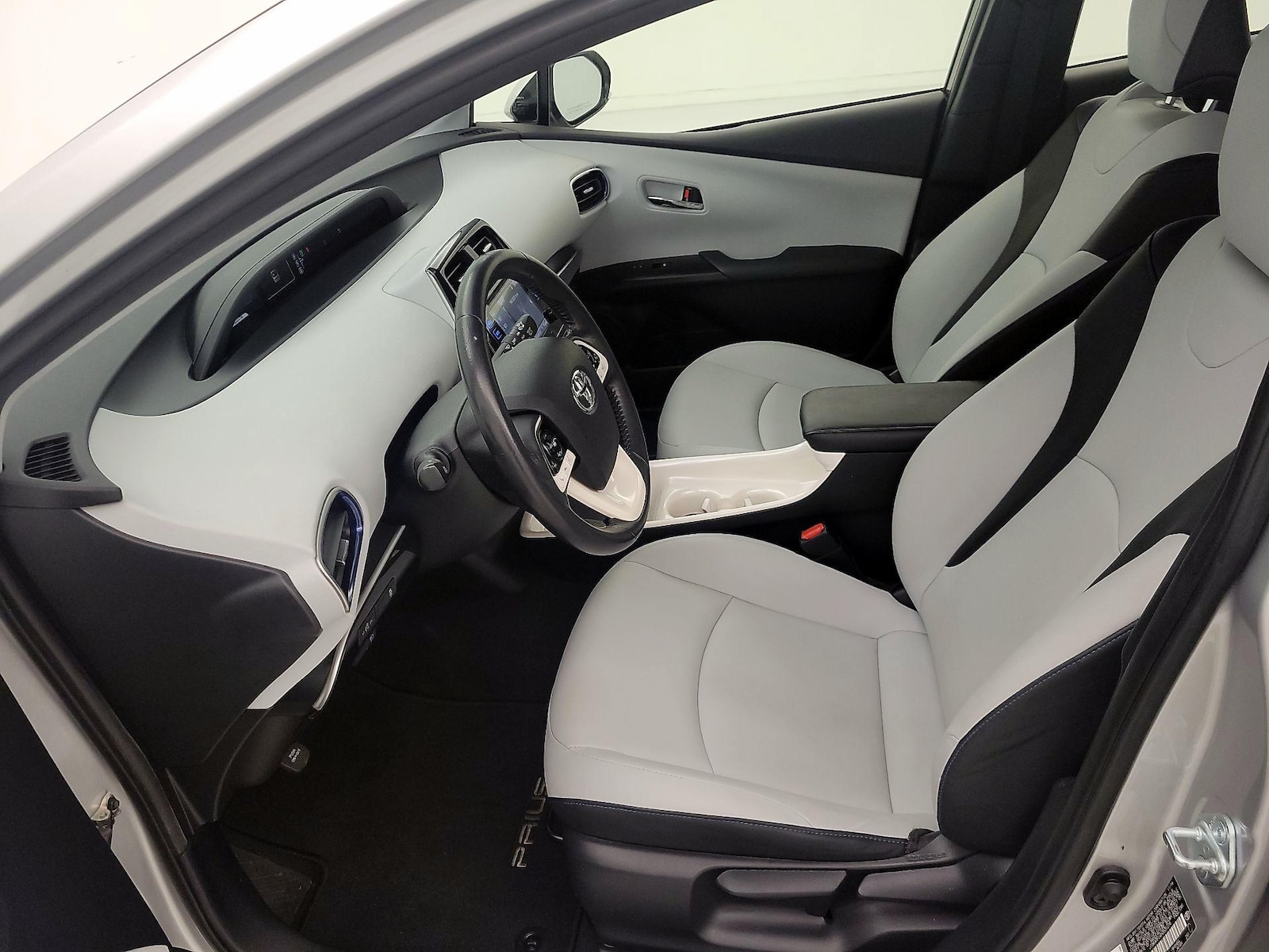 2017 Toyota Prius Three - Photo 12