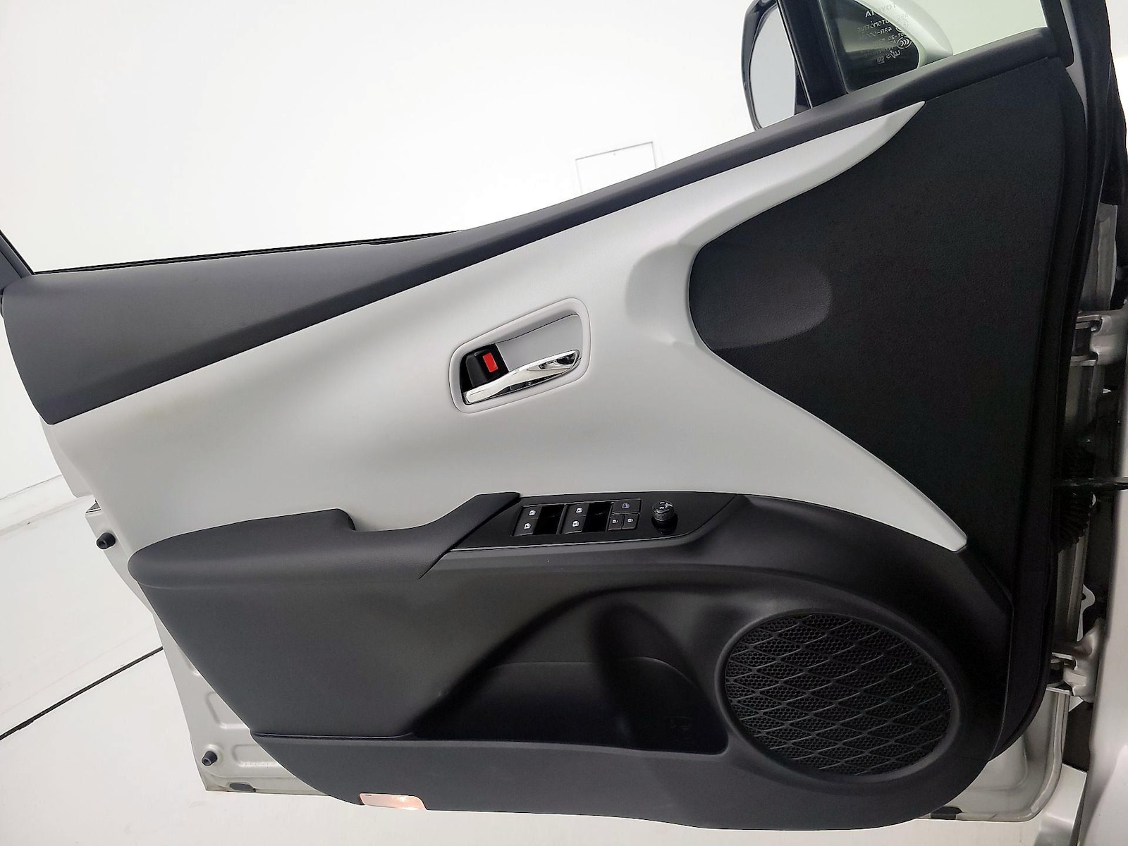 2017 Toyota Prius Three - Photo 13