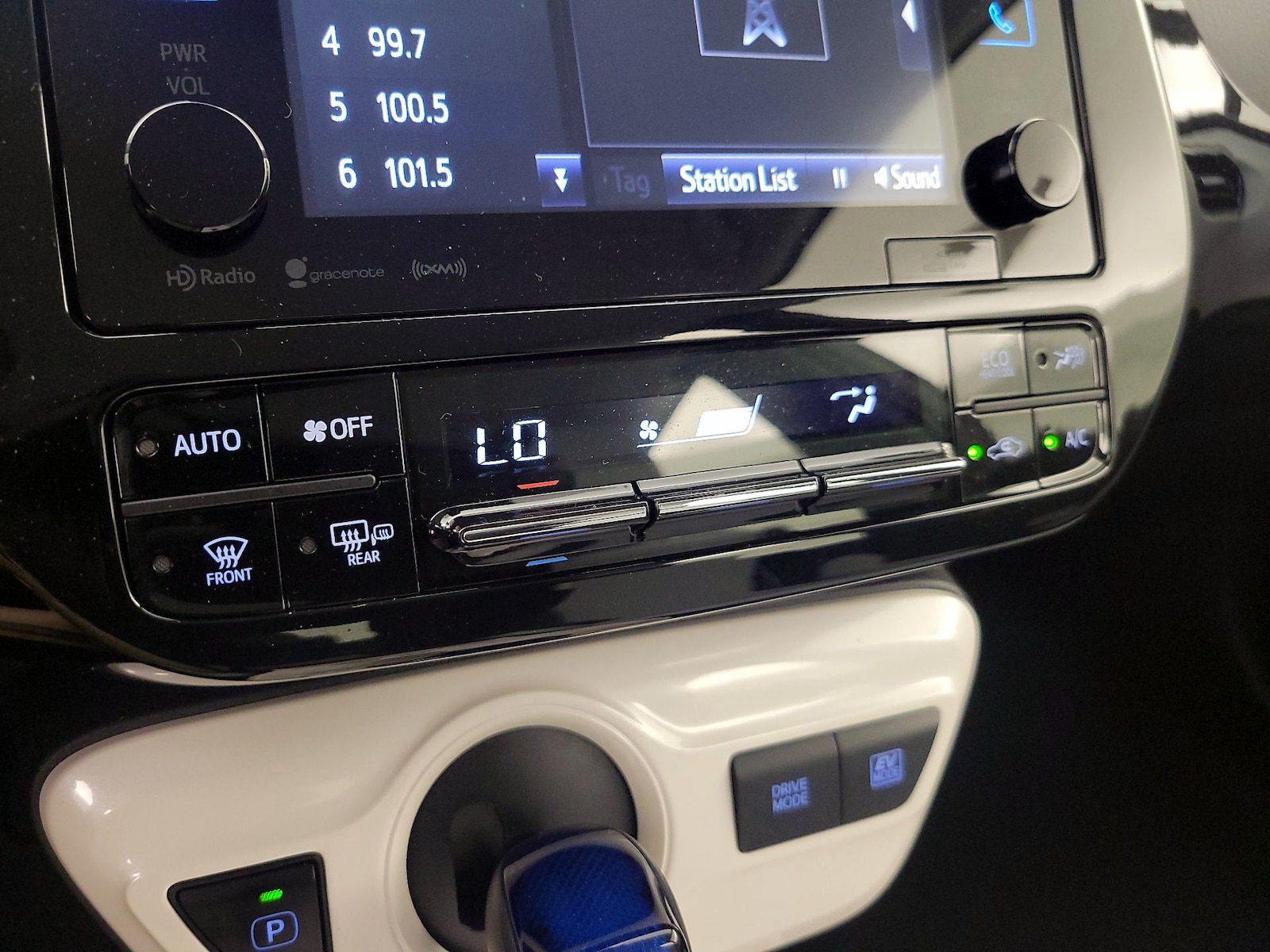 2017 Toyota Prius Three - Photo 17