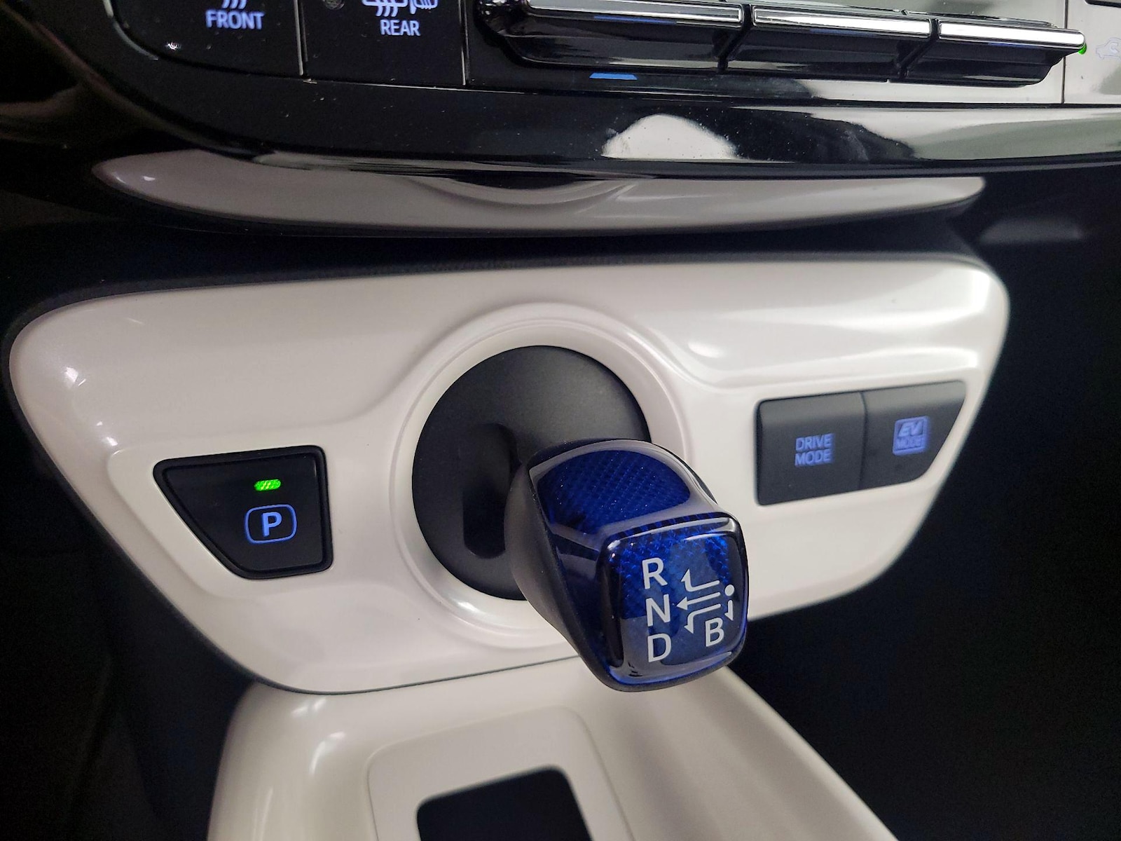 2017 Toyota Prius Three - Photo 18