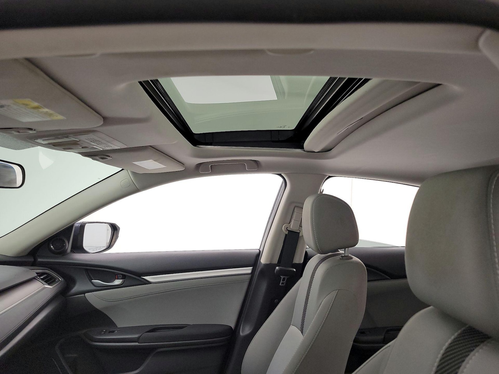 Sunroof(s) & Overhead Airbags