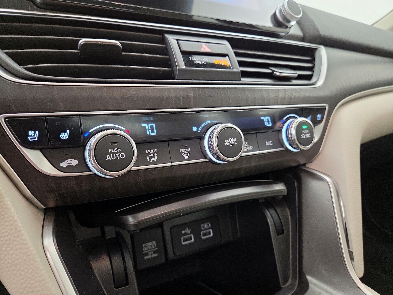 2021 Honda Accord Hybrid Touring - Photo 17