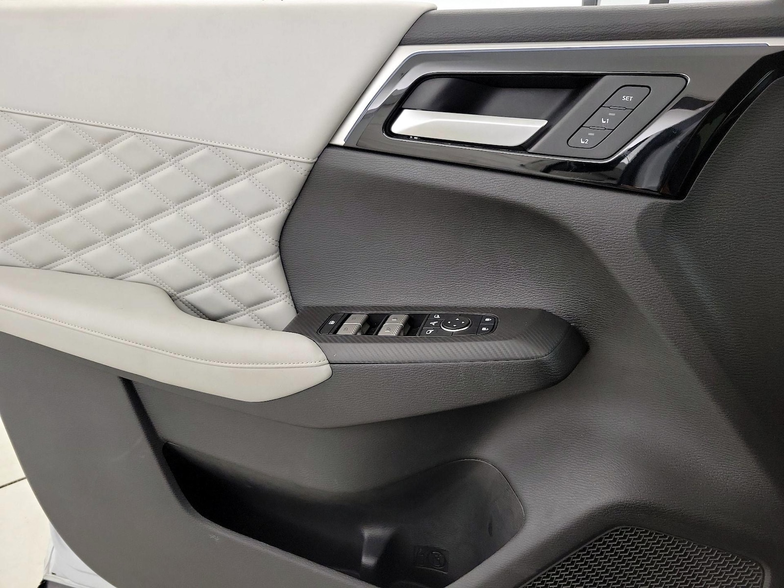 2024 Mitsubishi Outlander SEL - Photo 13