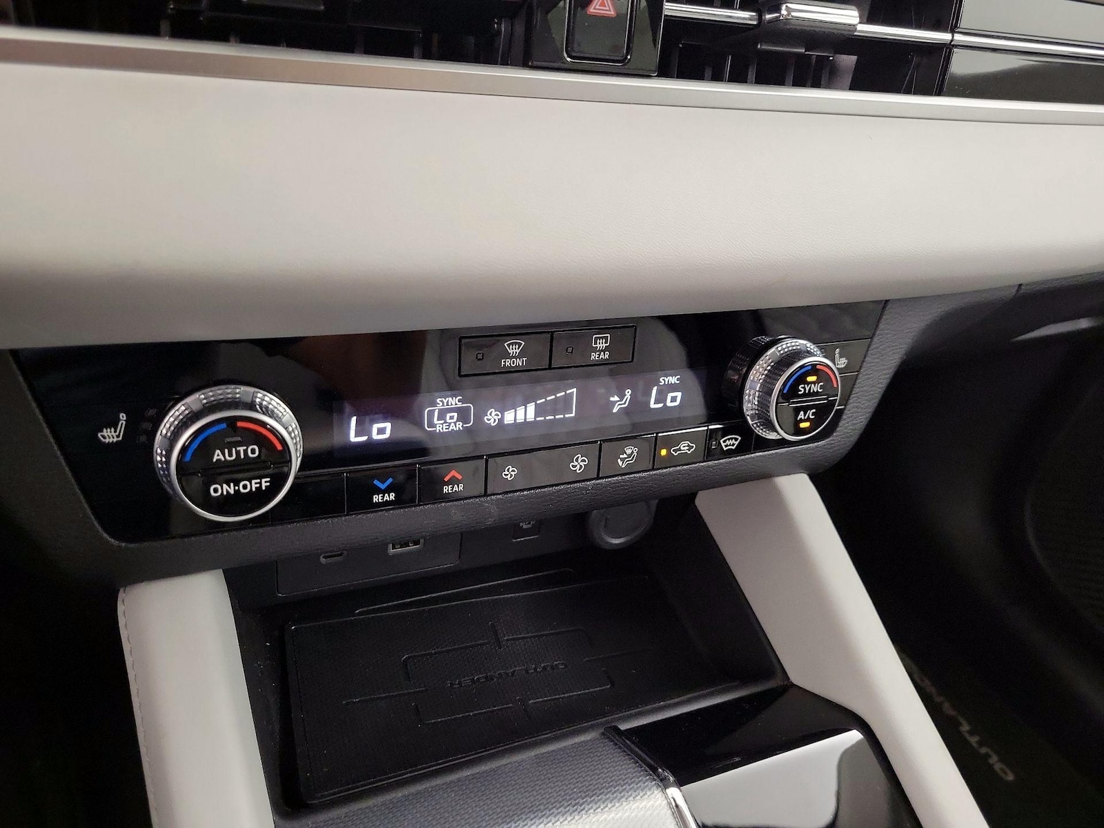 2024 Mitsubishi Outlander SEL - Photo 18