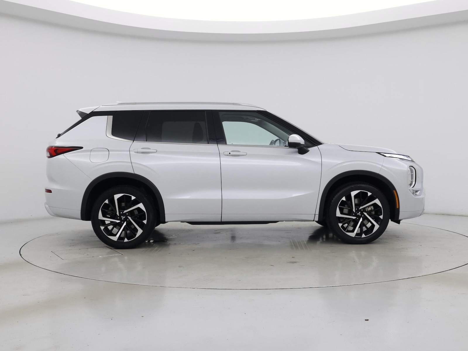 2024 Mitsubishi Outlander SEL - Photo 8