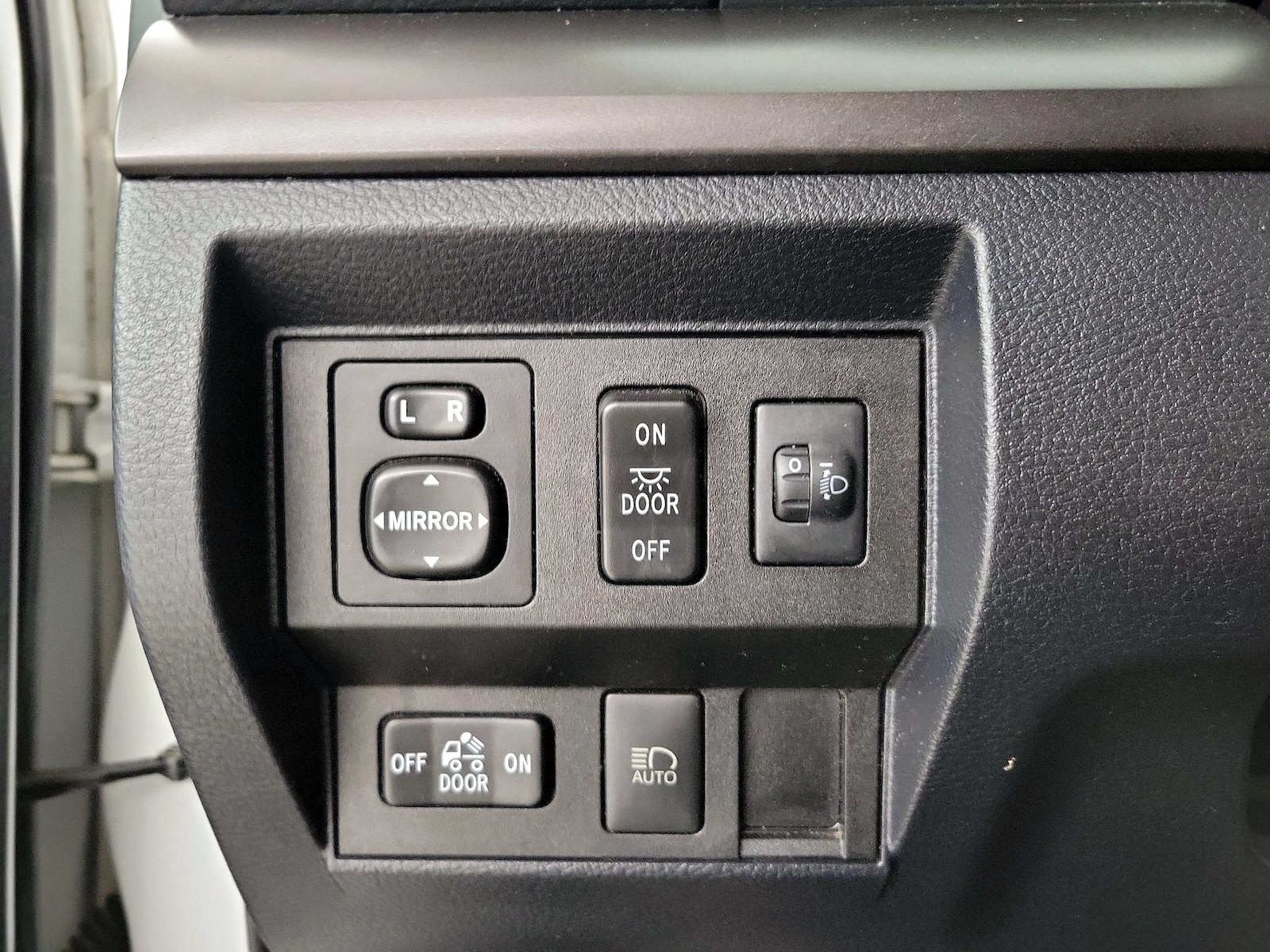 2019 Toyota Tundra SR5 - Photo 14