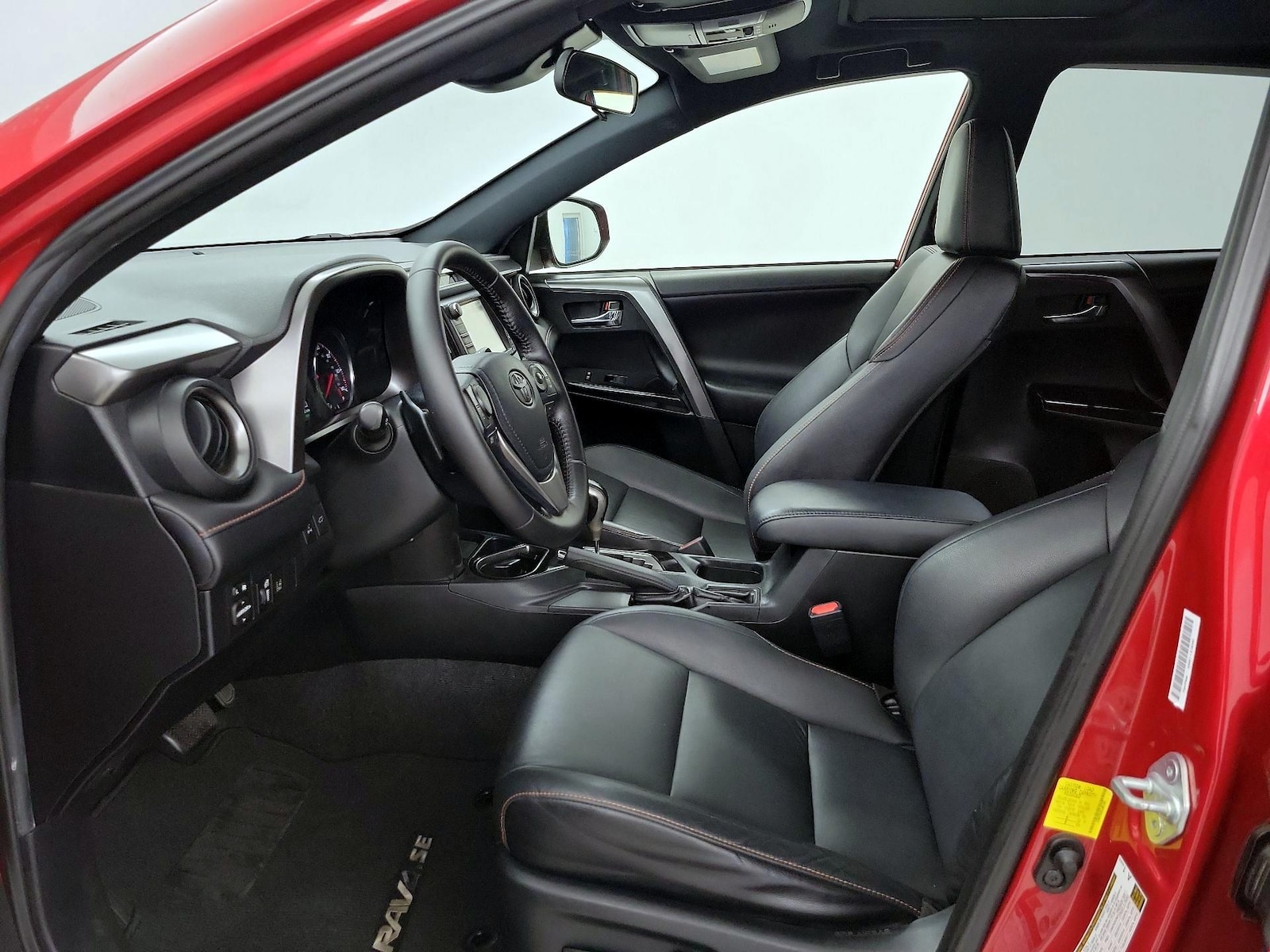 2016 Toyota RAV4 SE - Photo 12