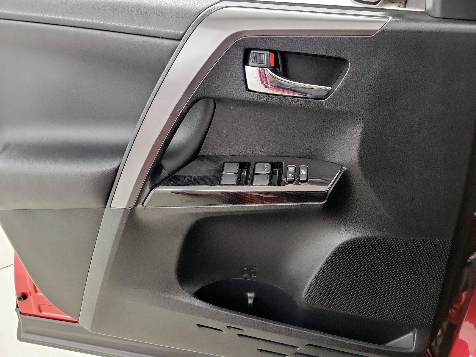 2016 Toyota RAV4 SE - Photo 13