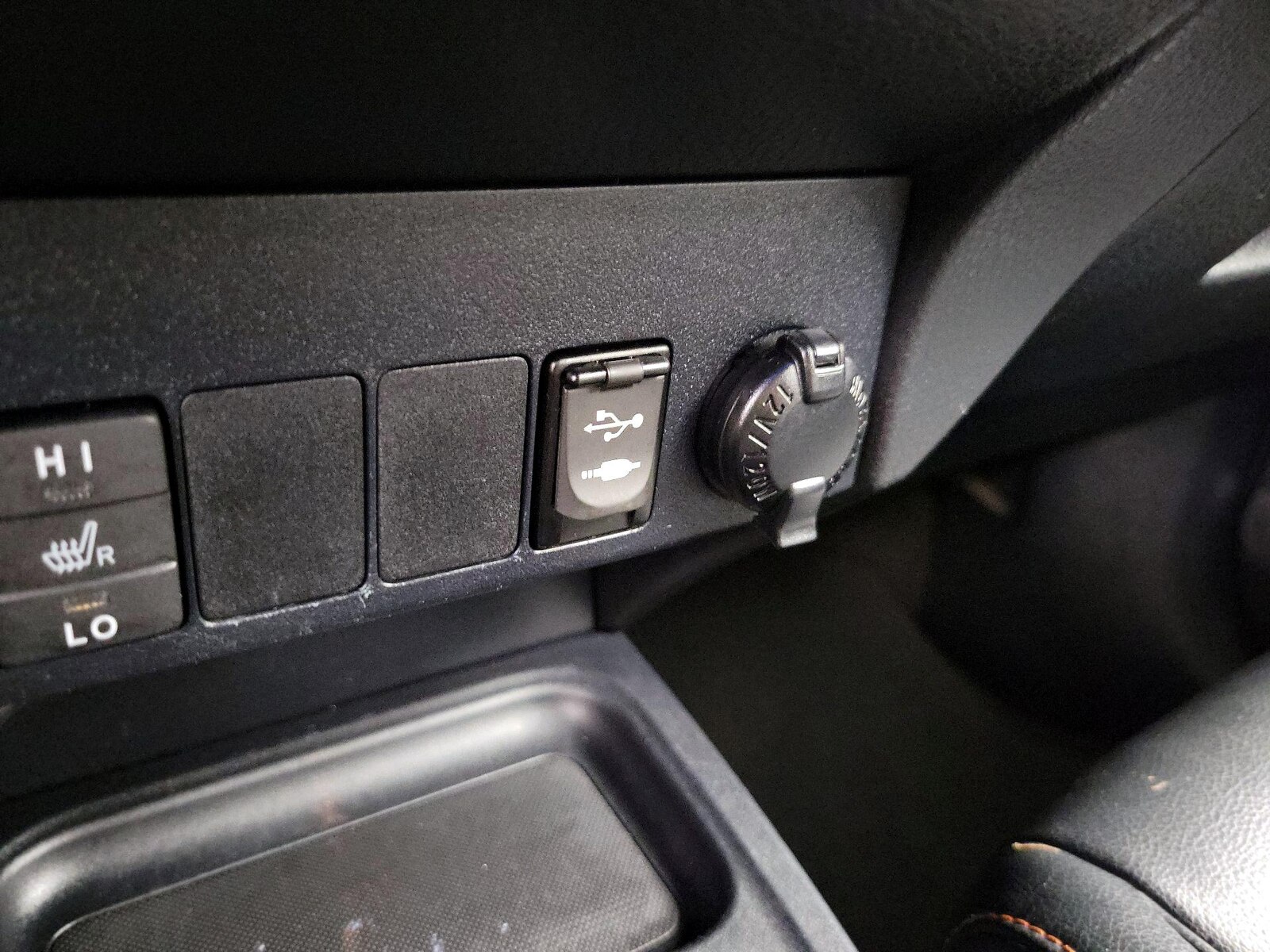 2016 Toyota RAV4 SE - Photo 20