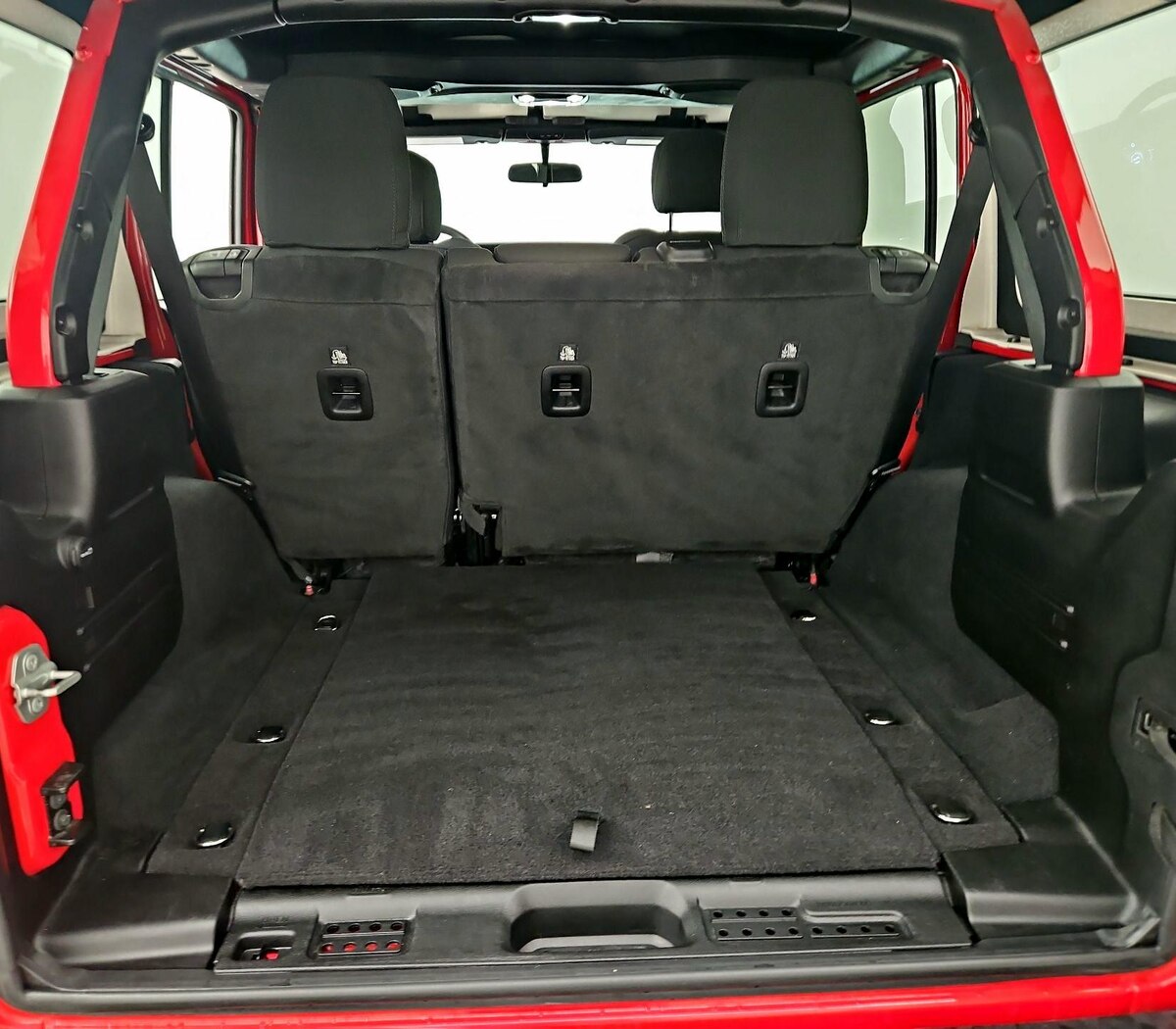 Trunk/Cargo (Seats Up)