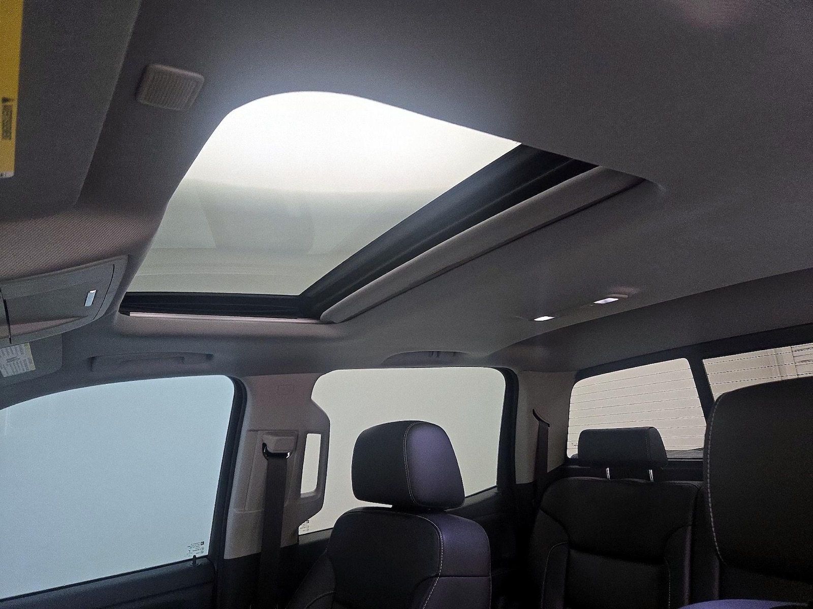 Sunroof(s) & Overhead Airbags