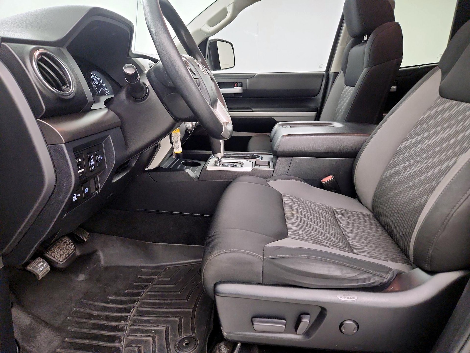 2019 Toyota Tundra SR5 - Photo 10
