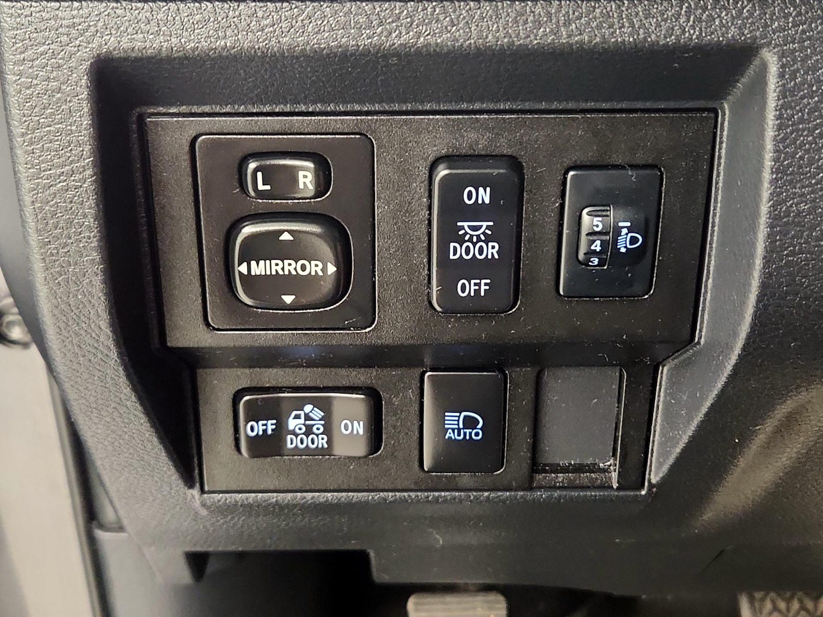 2019 Toyota Tundra SR5 - Photo 12