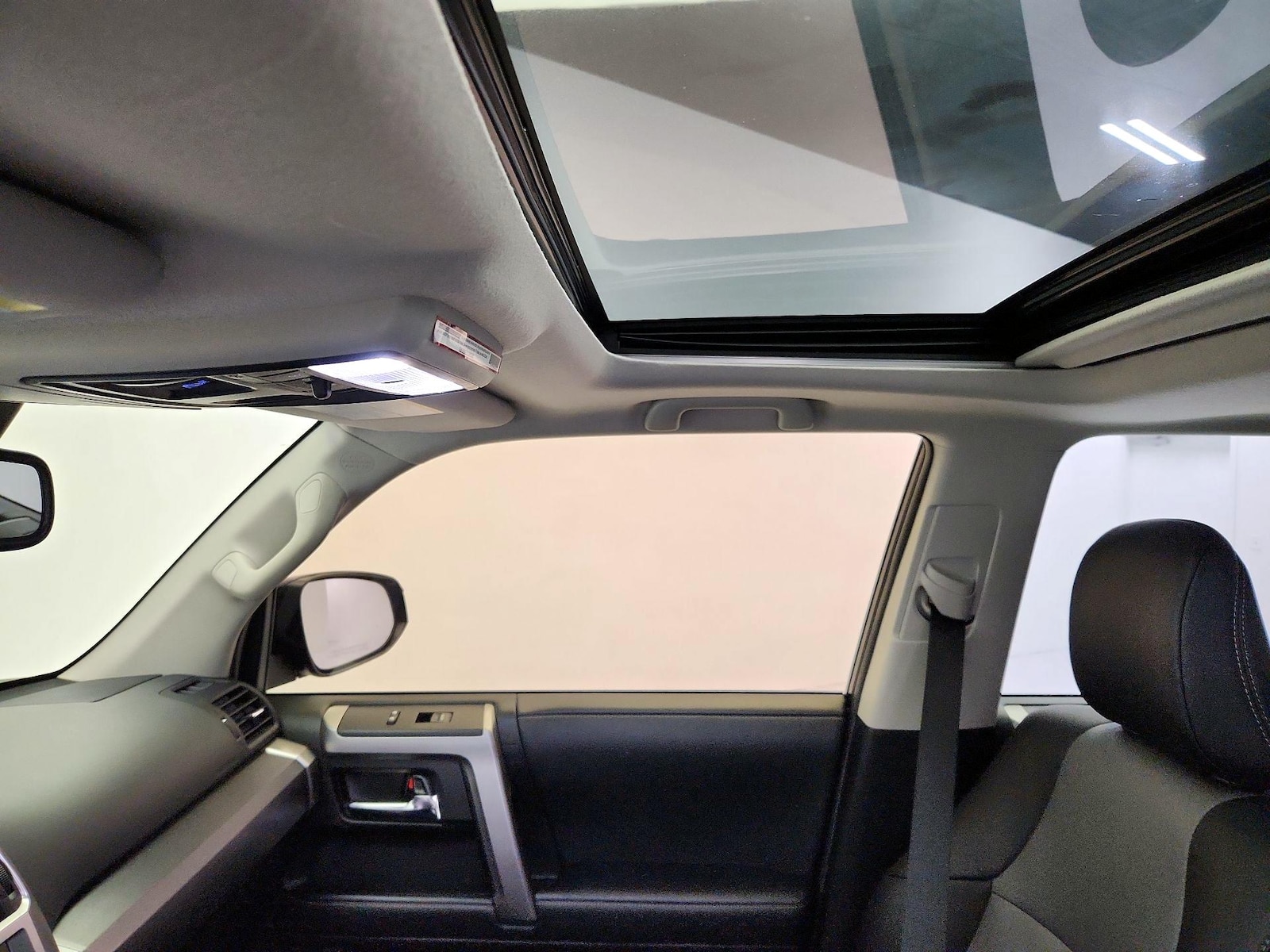 Sunroof(s) & Overhead Airbags