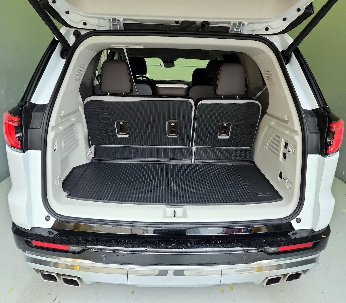 Trunk/Cargo (Seats Up)