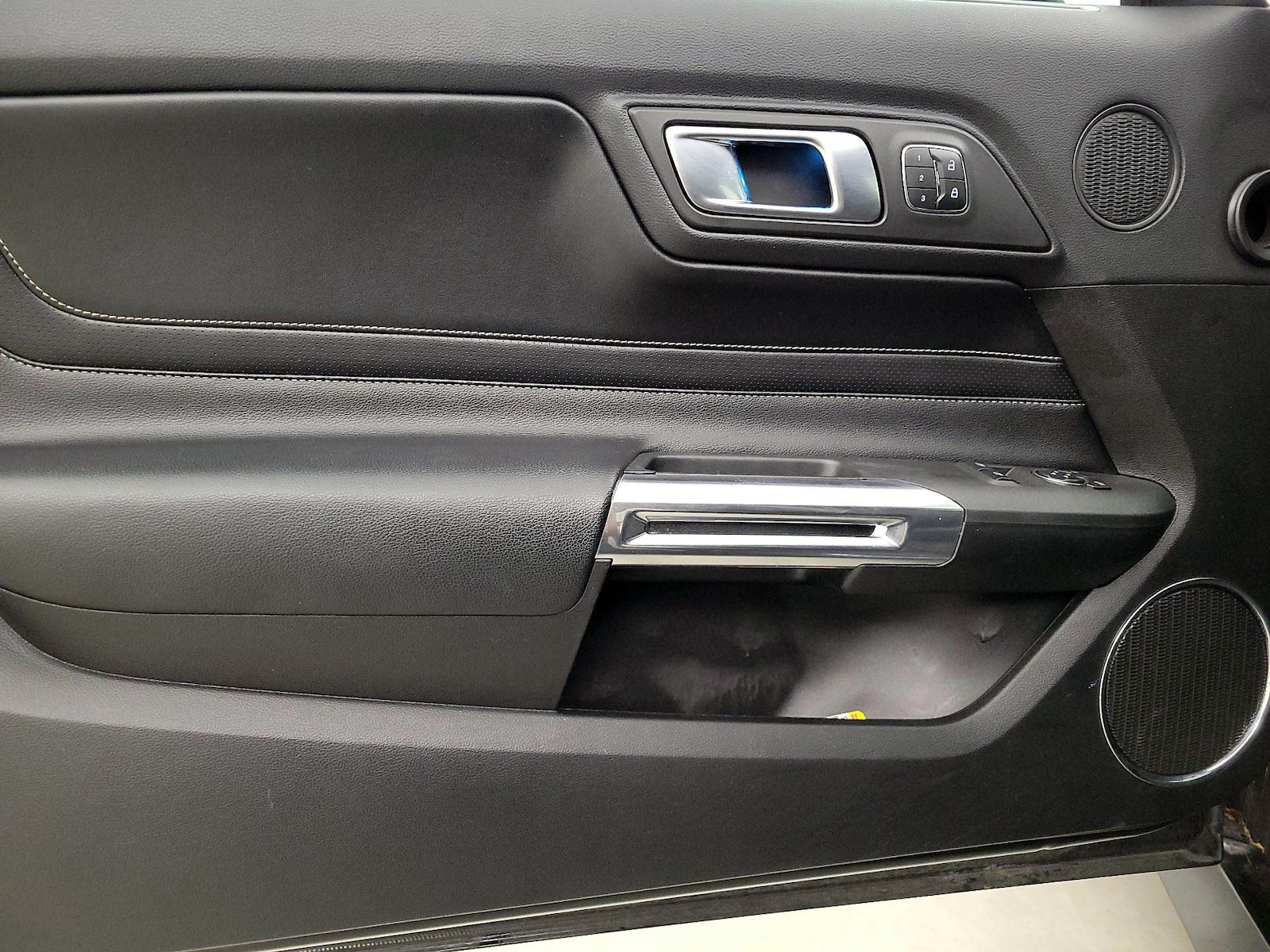2022 Ford Mustang EcoBoost Premium - Photo 13
