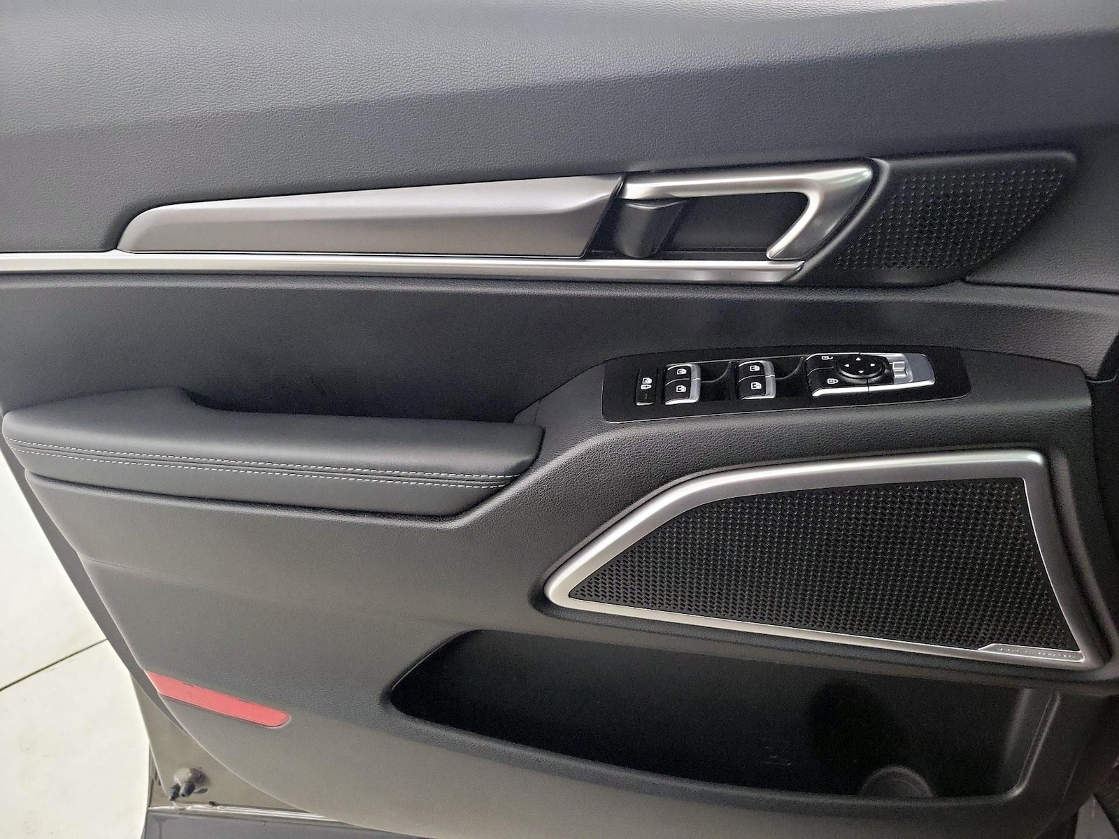 2024 Kia Telluride S - Photo 13