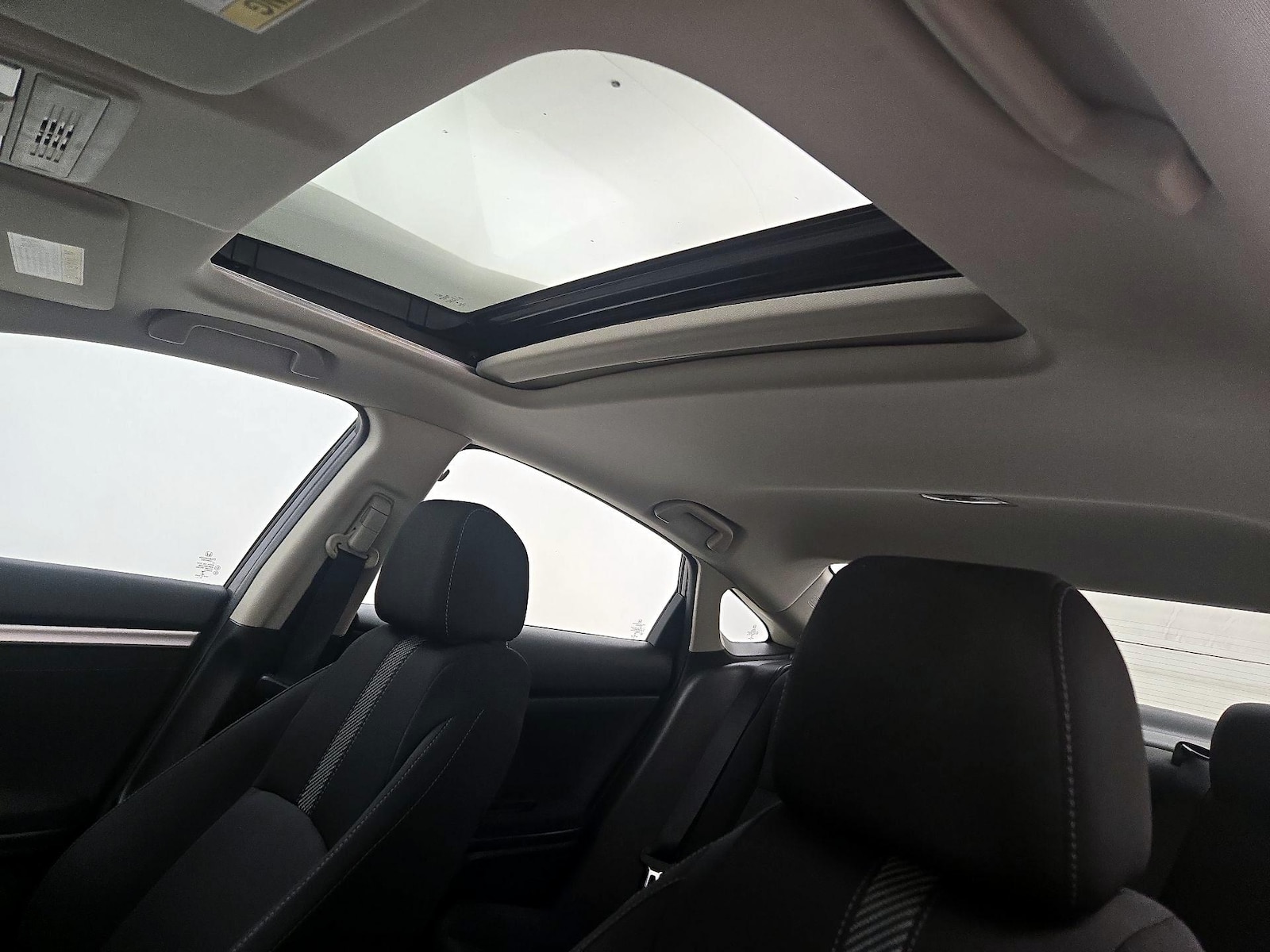 Sunroof(s) & Overhead Airbags
