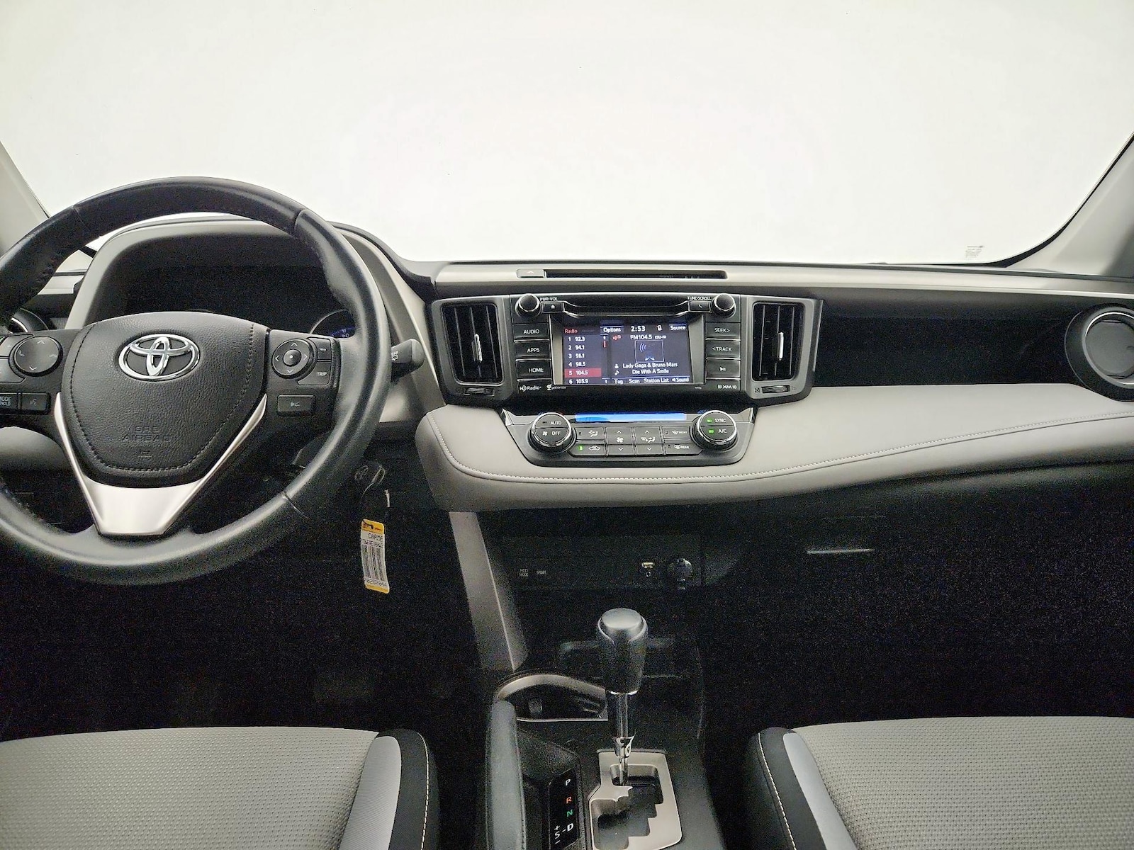 2017 Toyota RAV4 XLE - Photo 10