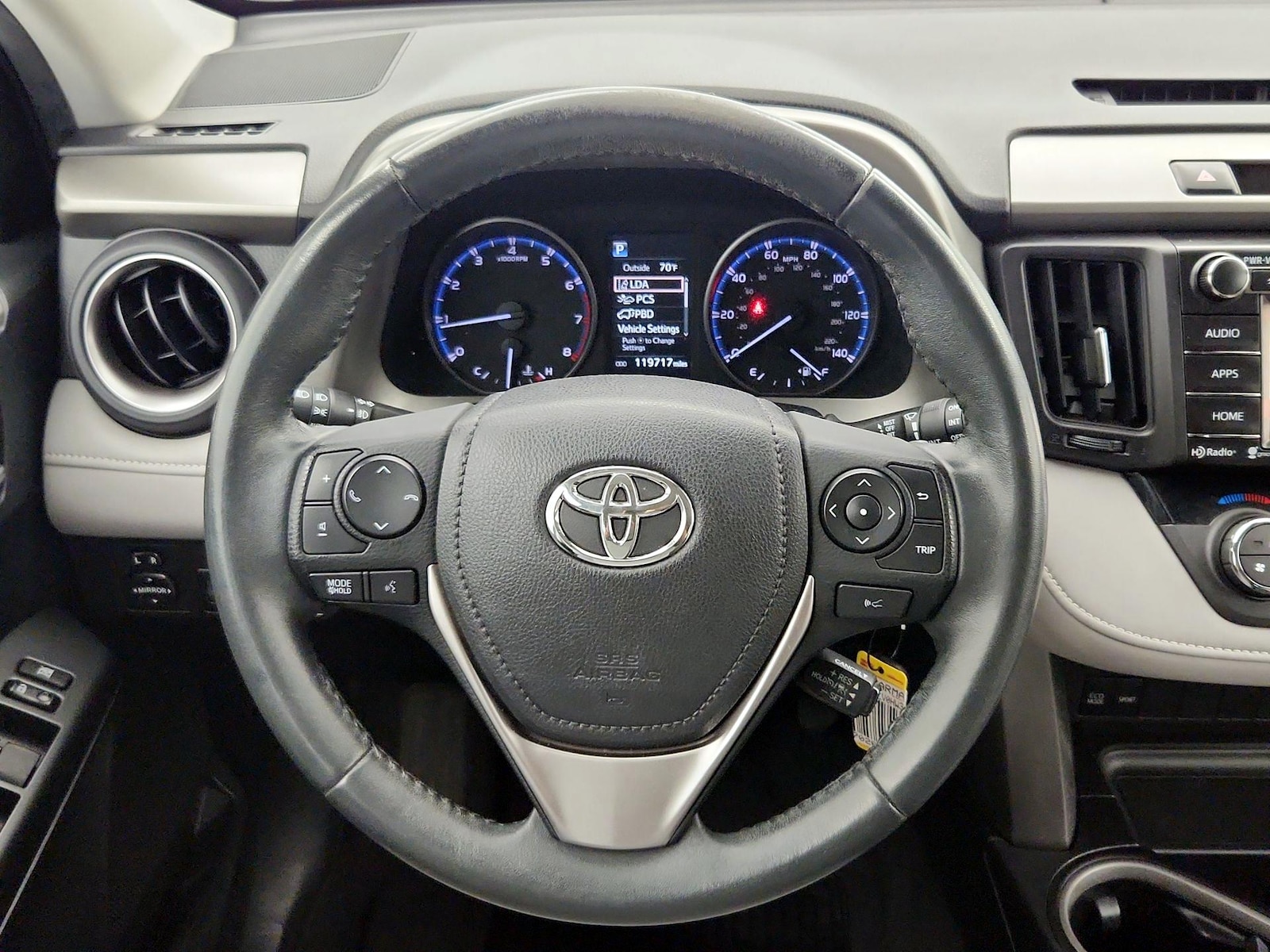 2017 Toyota RAV4 XLE - Photo 11