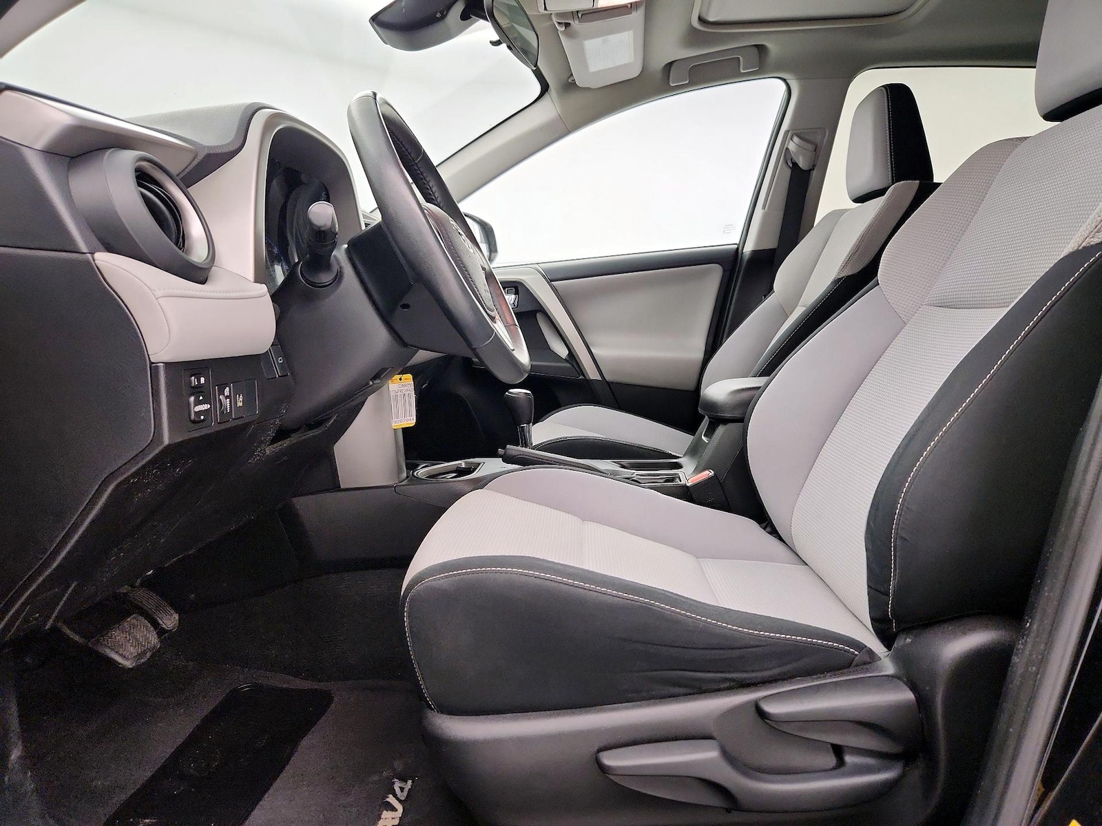 2017 Toyota RAV4 XLE - Photo 12