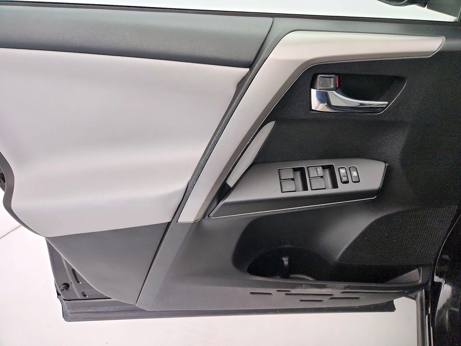 2017 Toyota RAV4 XLE - Photo 13