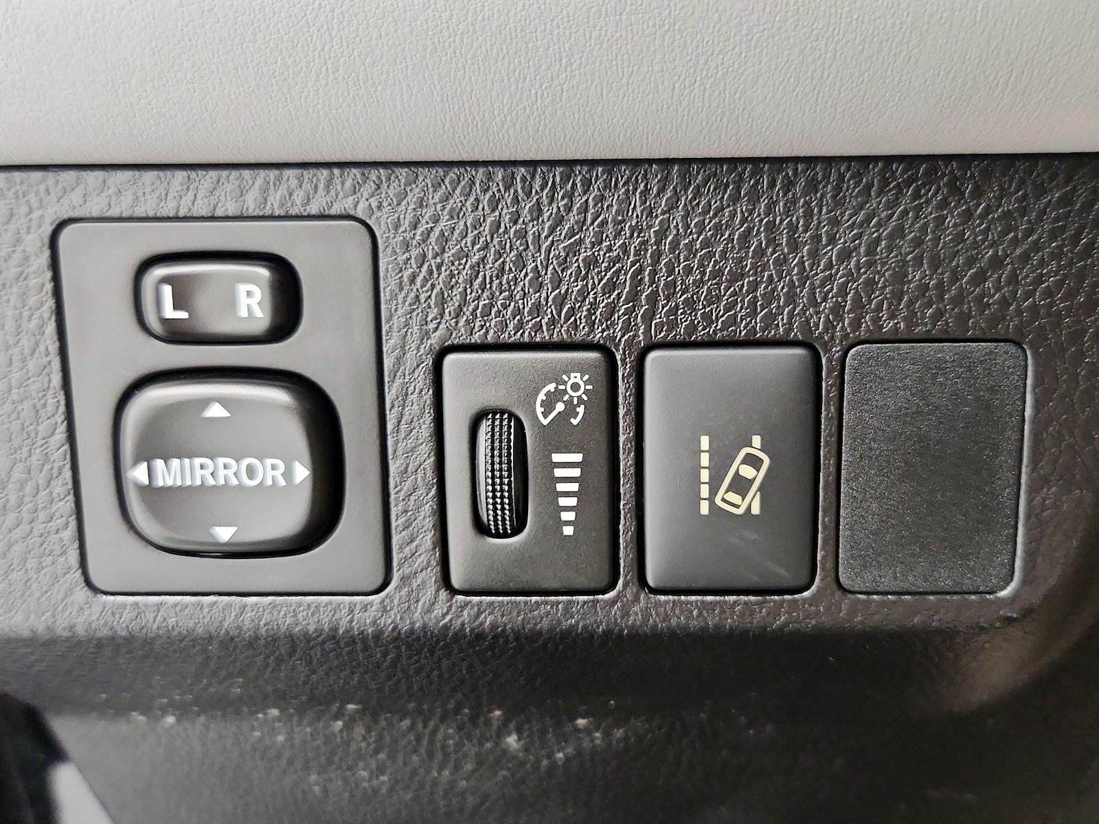2017 Toyota RAV4 XLE - Photo 14