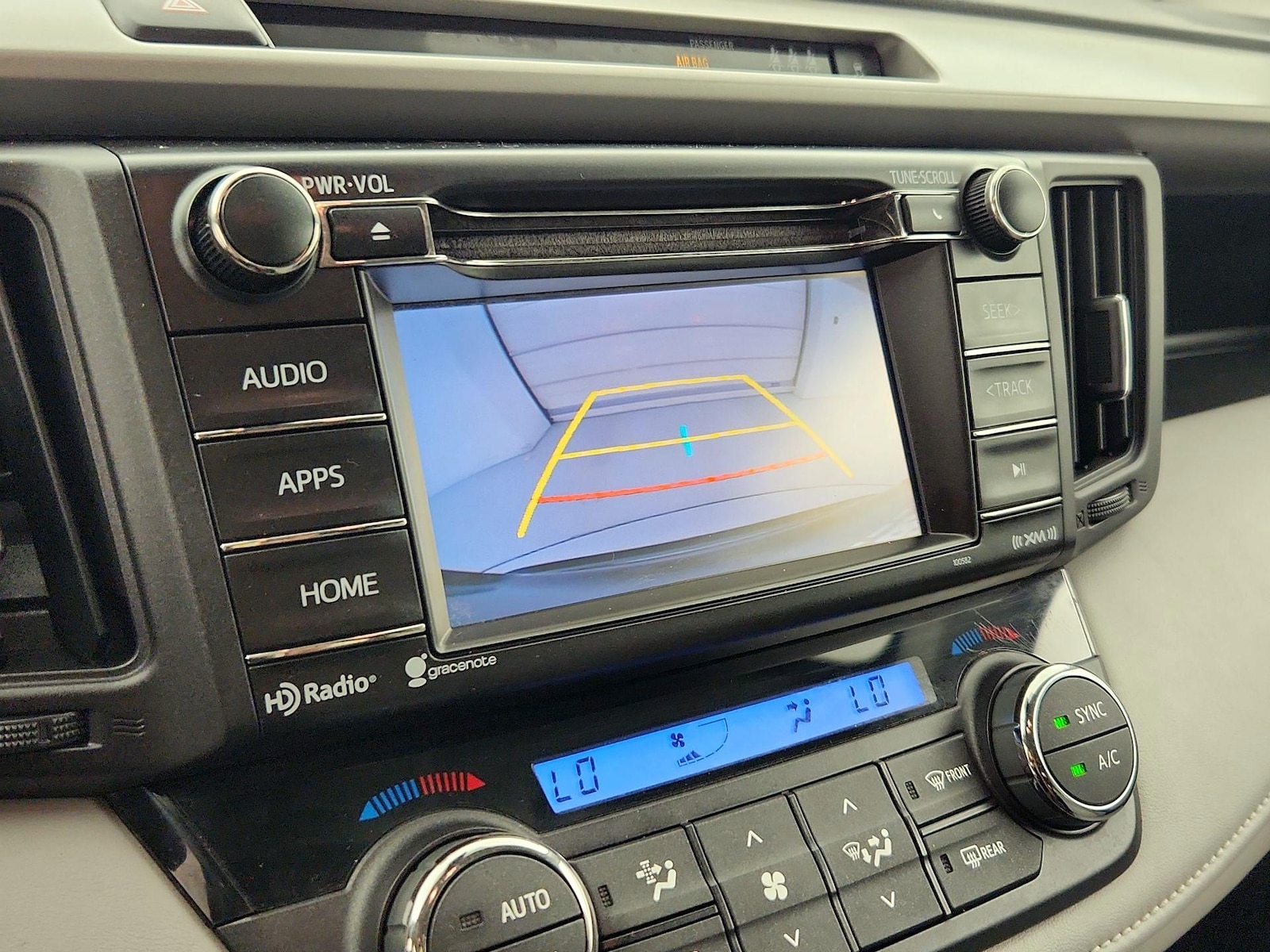 2017 Toyota RAV4 XLE - Photo 15