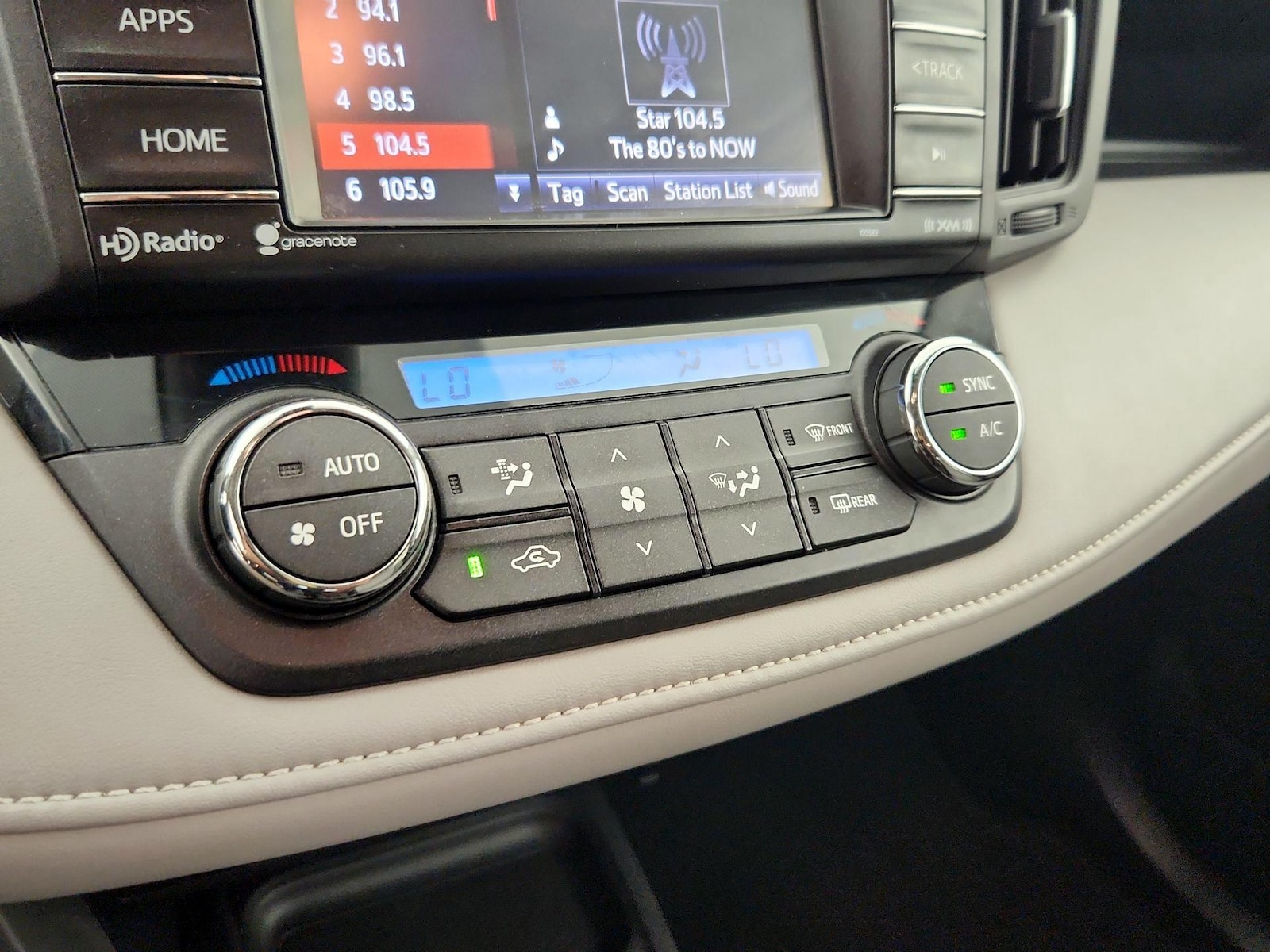 2017 Toyota RAV4 XLE - Photo 17