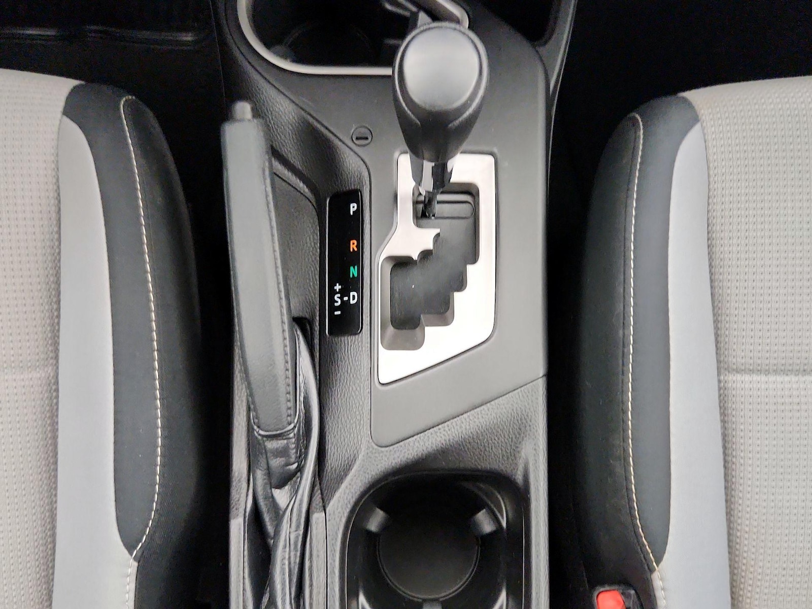 2017 Toyota RAV4 XLE - Photo 18